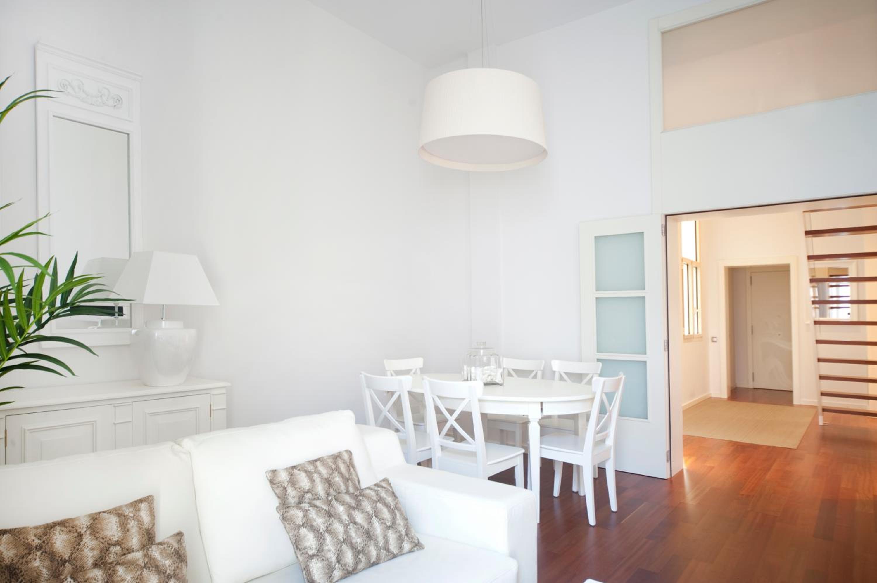 You Stylish City Center Apartments