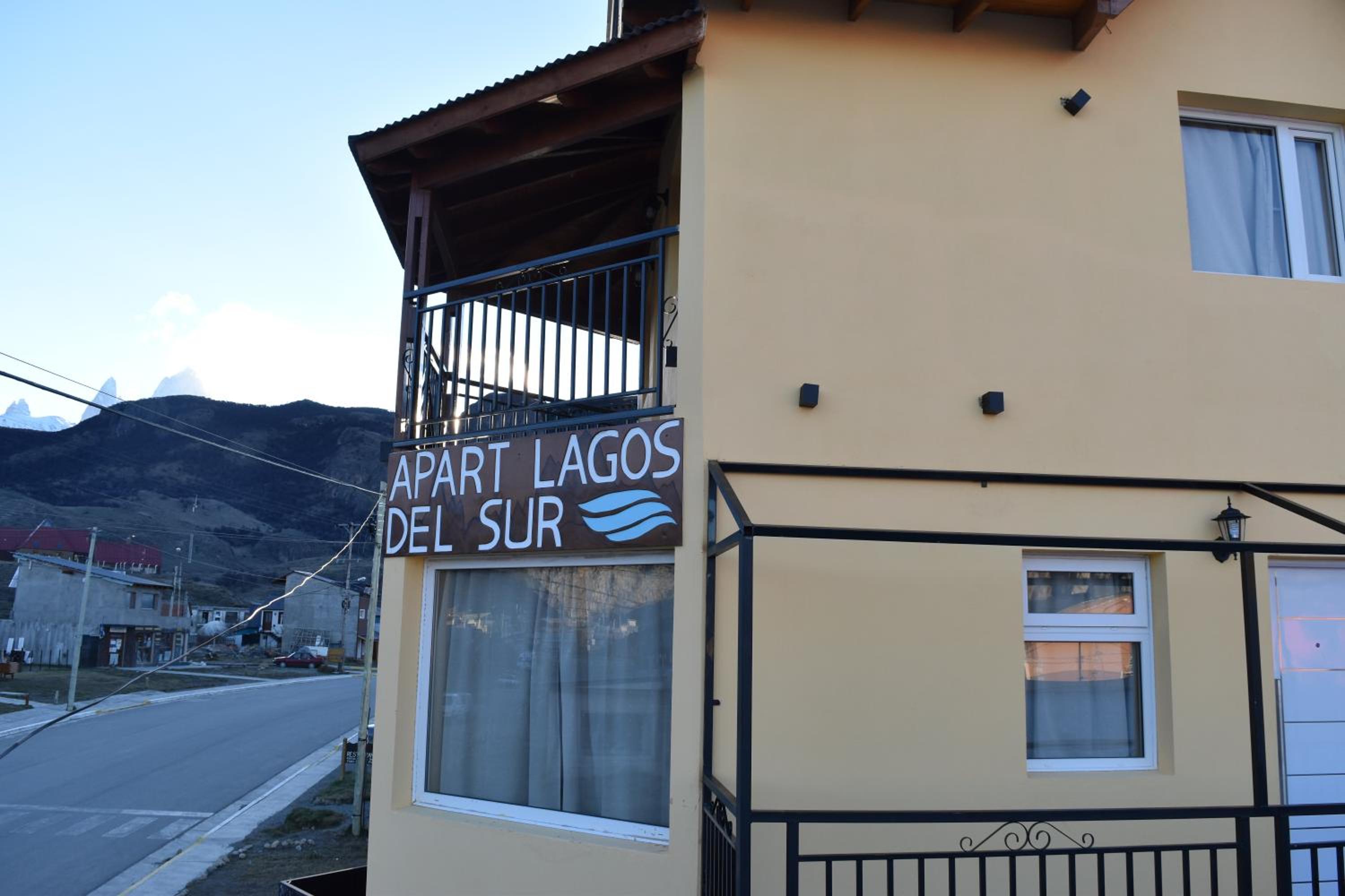 Lagos del Sur