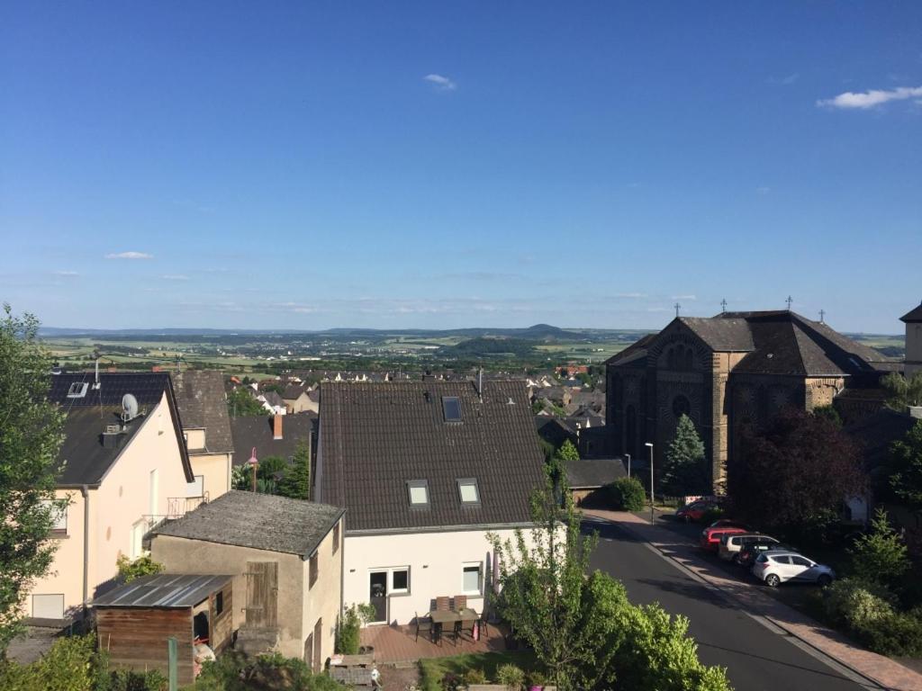 Ferienwohnungen Pellenzblick - Wohnen auf Zeit -