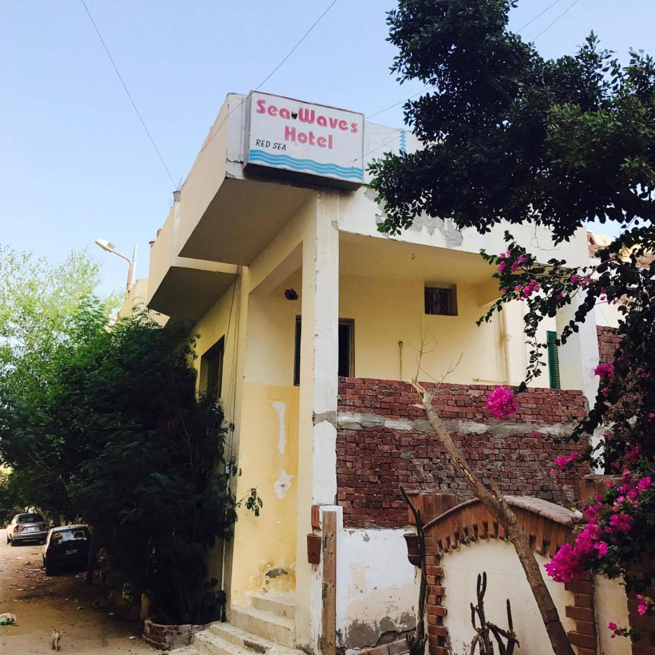 Hotel Sea Waves Hostel - Image 1