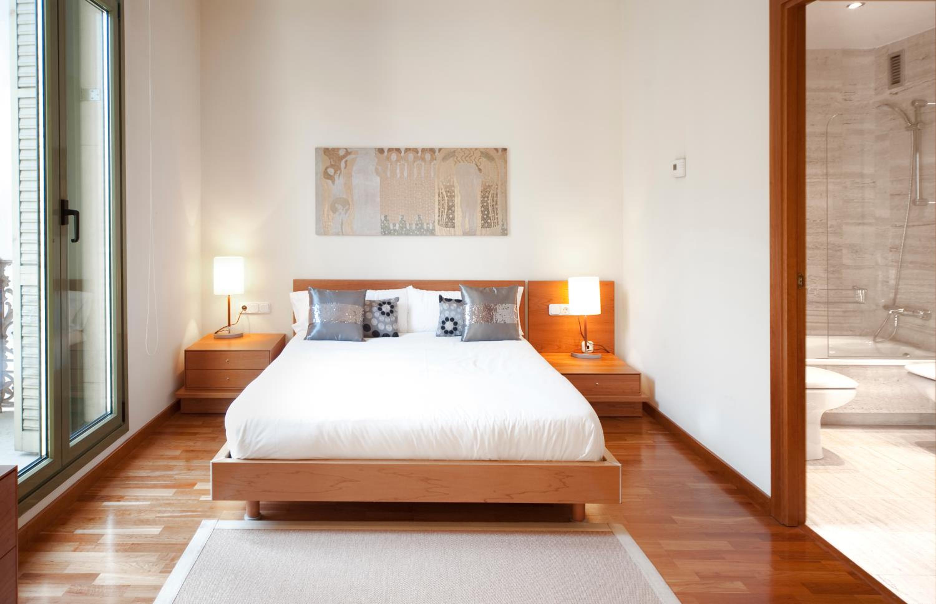 You Stylish City Center Apartments