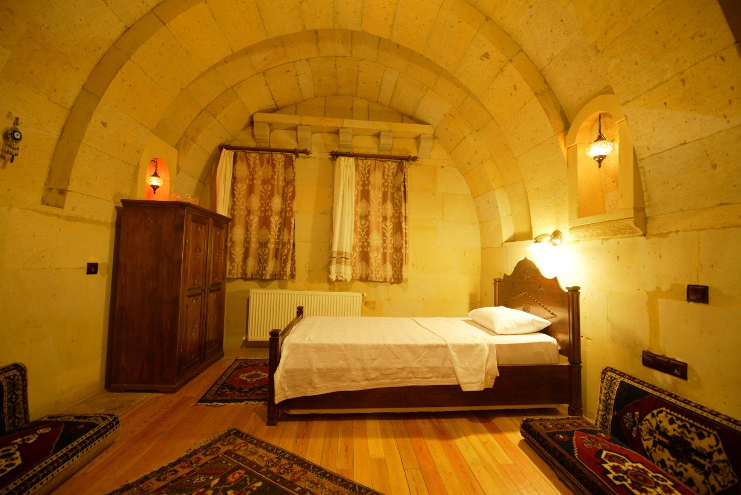 Vineyard Cave Hotel - Image 17