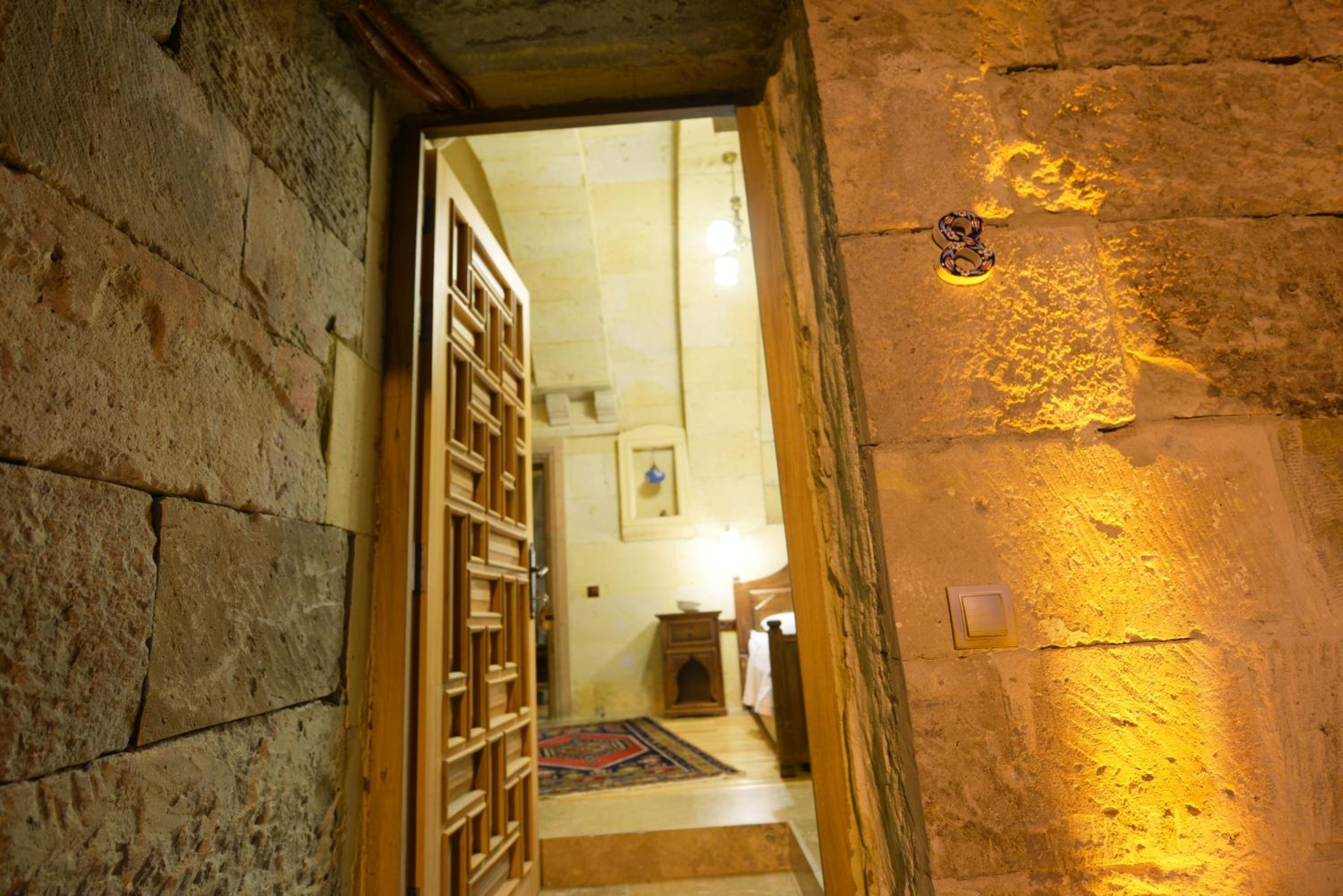 Vineyard Cave Hotel - Image 37