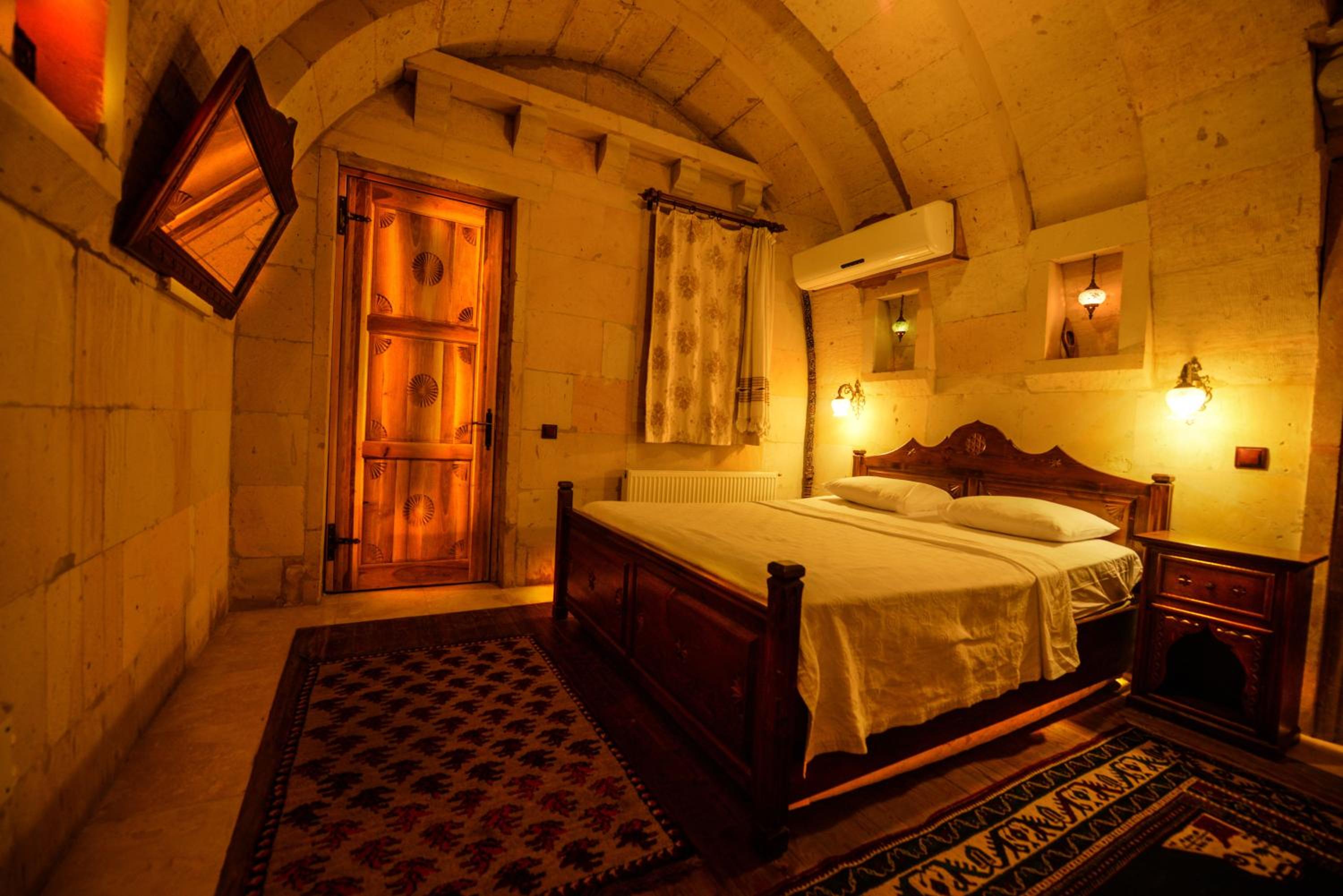 Vineyard Cave Hotel - Image 46