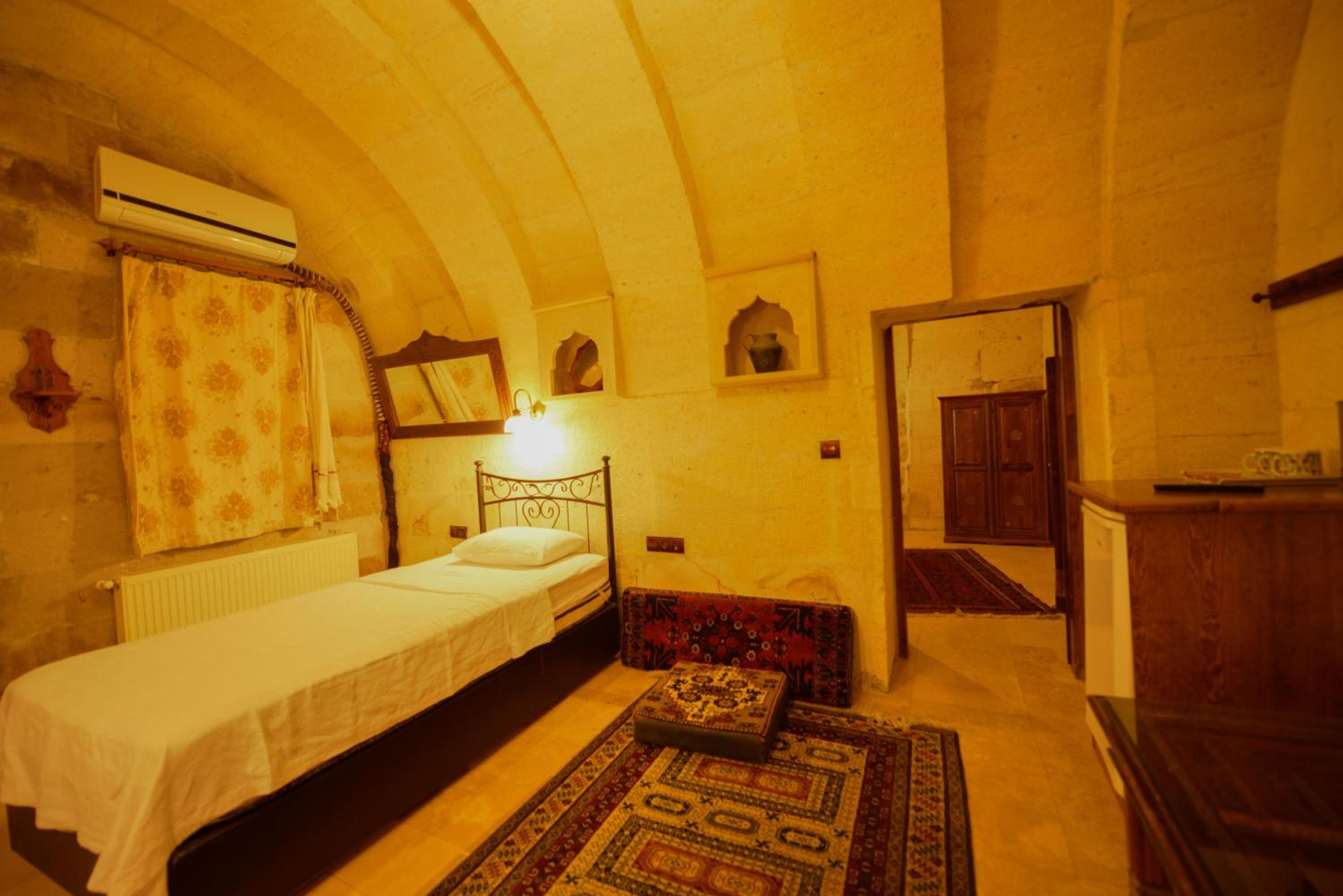 Vineyard Cave Hotel - Image 44