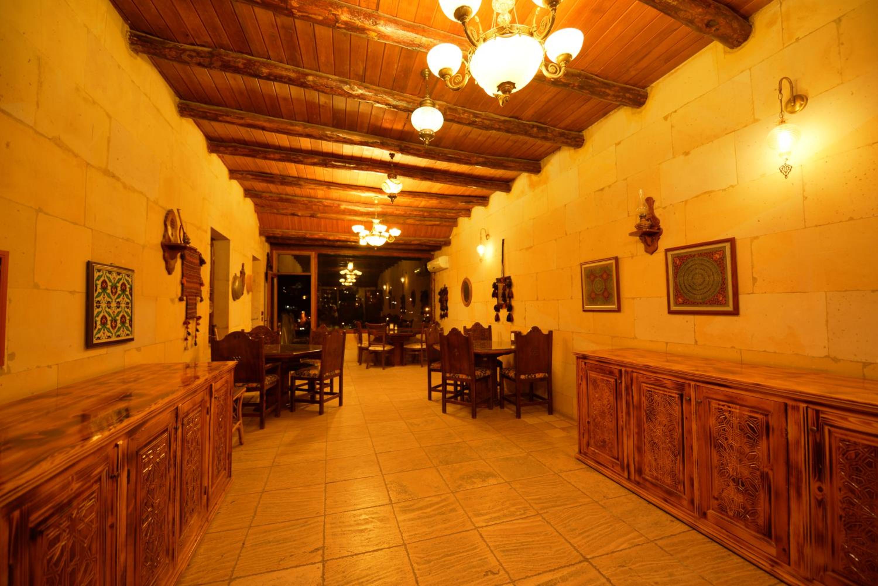 Vineyard Cave Hotel - Image 9