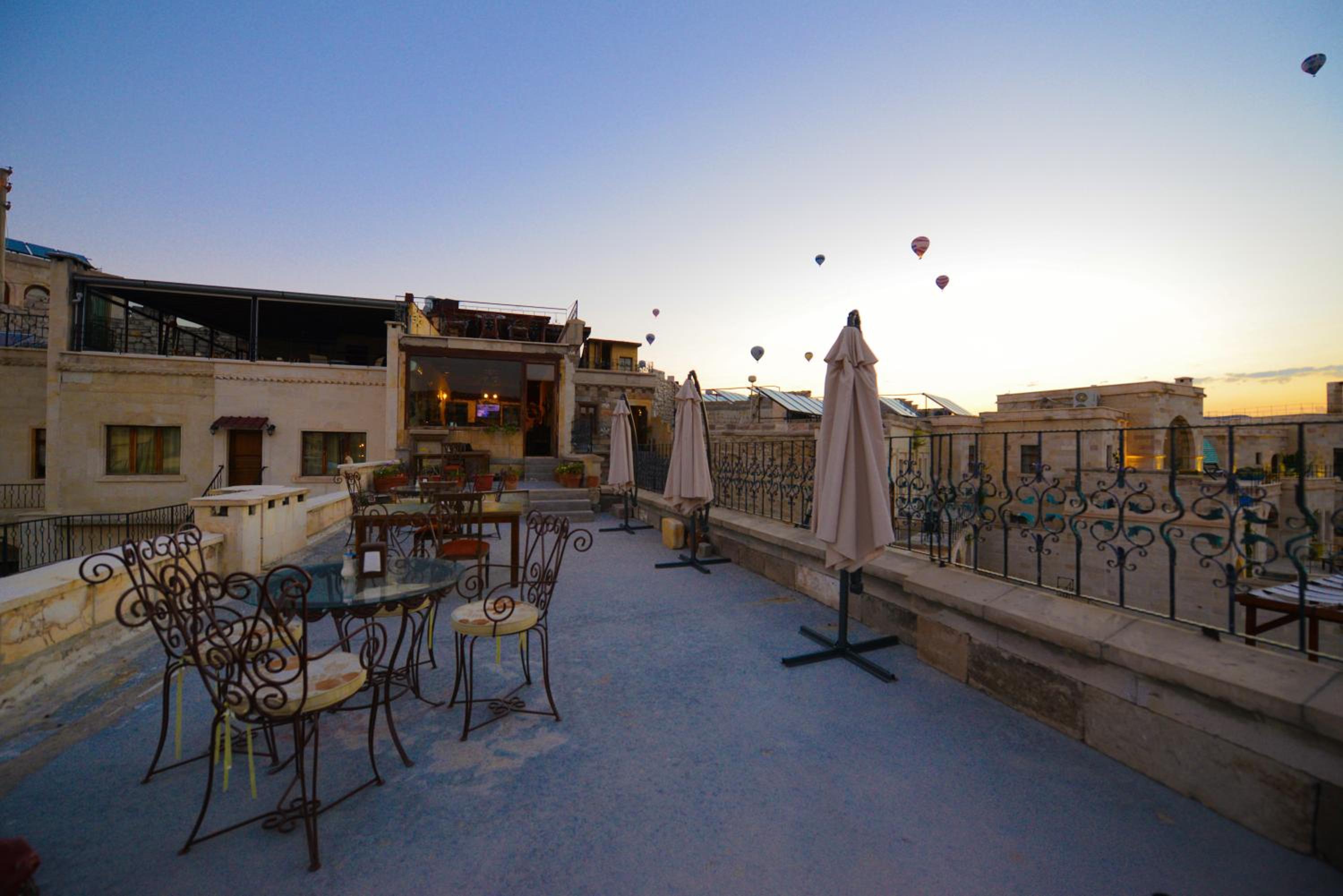 Vineyard Cave Hotel - Image 13