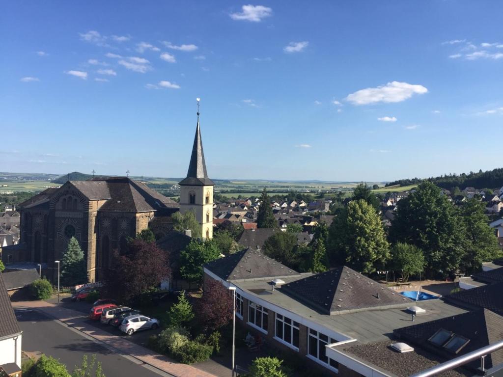 Ferienwohnungen Pellenzblick - Wohnen auf Zeit -