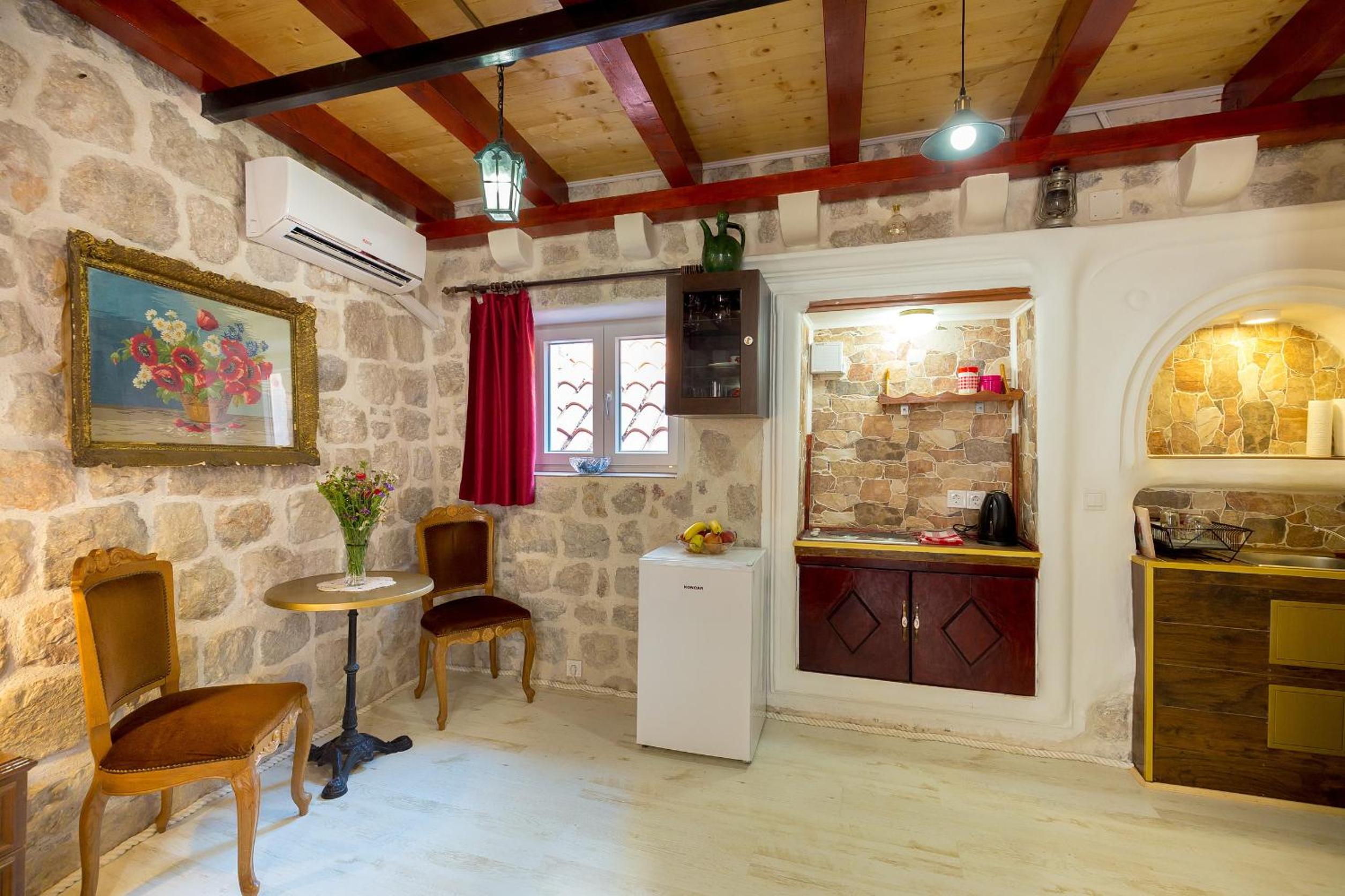 Juliette's Palace Studios