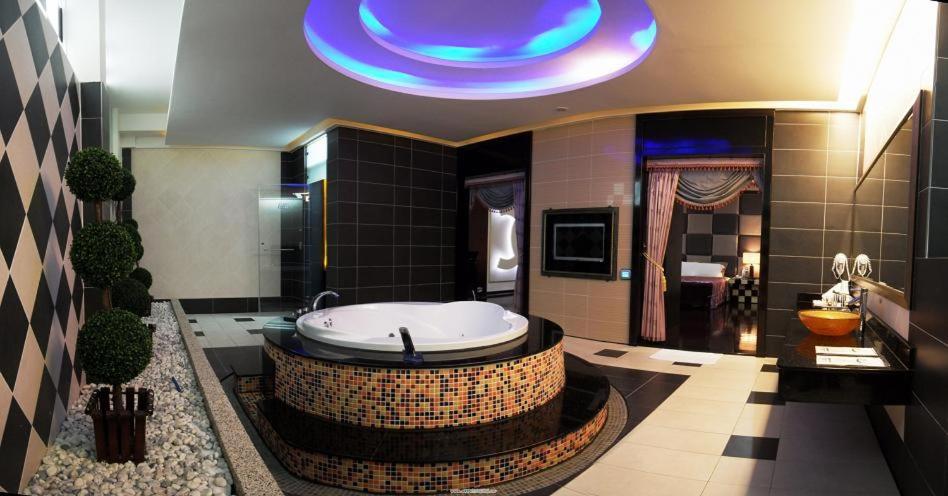 Wei Feng Exquisite Motel Pintung Branch