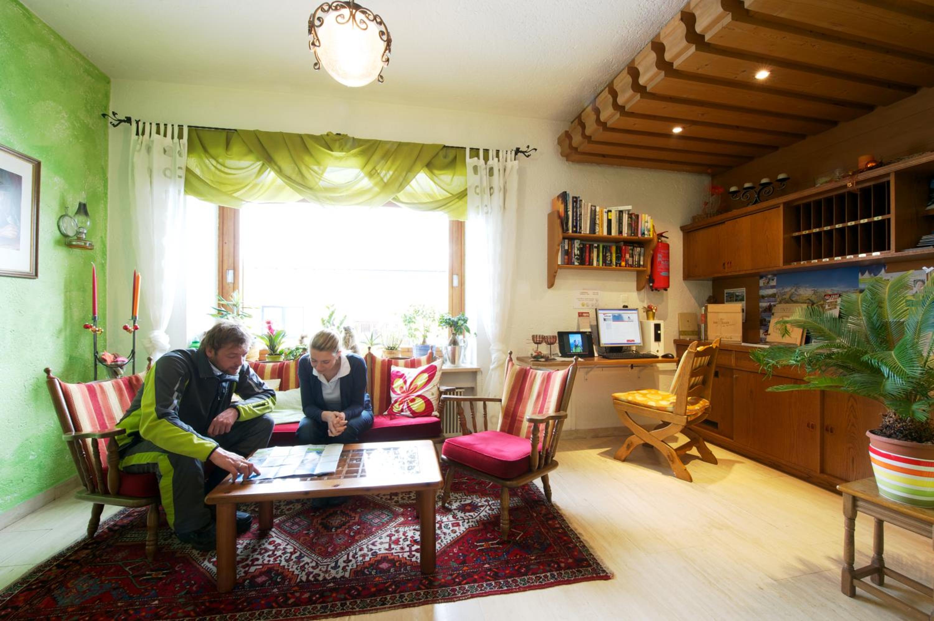 Simone's Platzerl - inklusive täglichem freien Eintritt Tauern Spa - nur 5 Gehminuten, Sommerkarte, privatem Garten mit Schwimmteich, Grill und Saunabereic