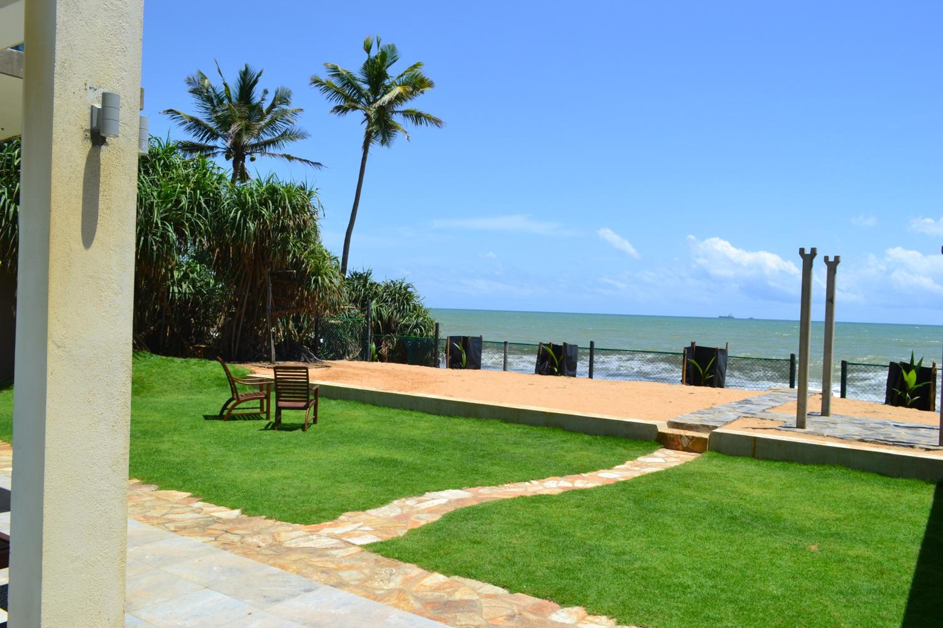 Villa Sanará Uswetakeyyawa Beach view 3