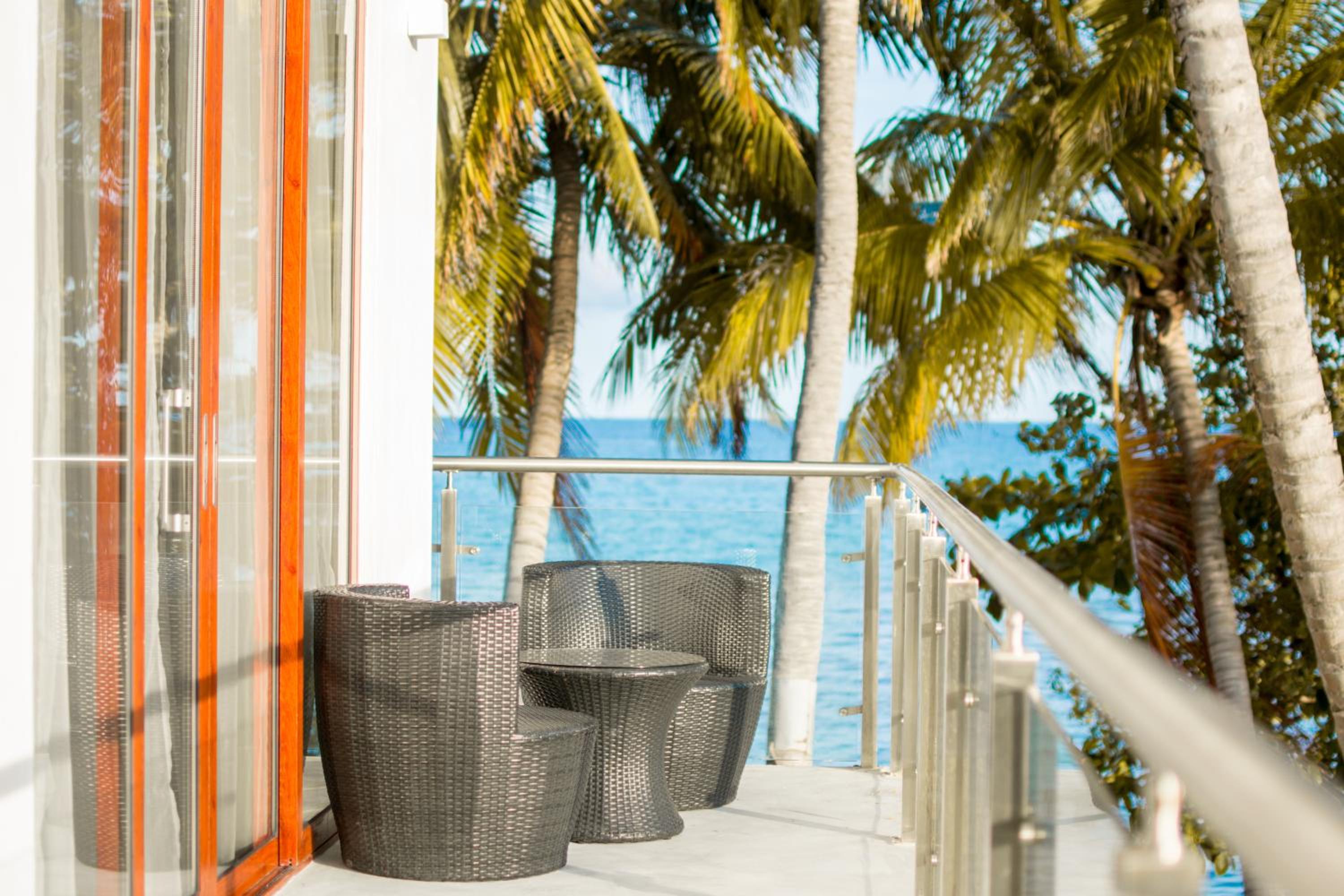 Veli Vilaa Dhiffushi - Beachfront