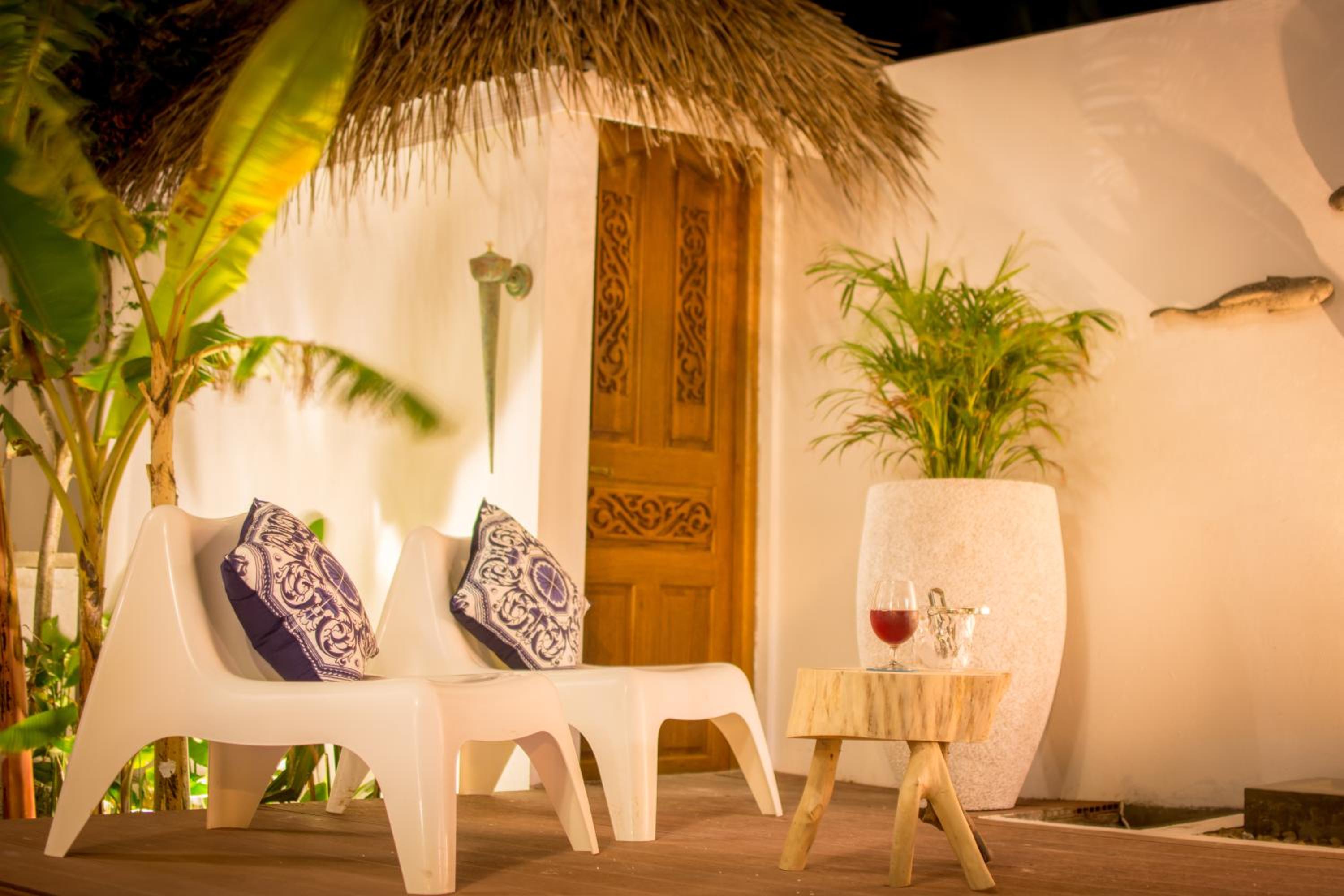 Veli Vilaa Dhiffushi - Beachfront