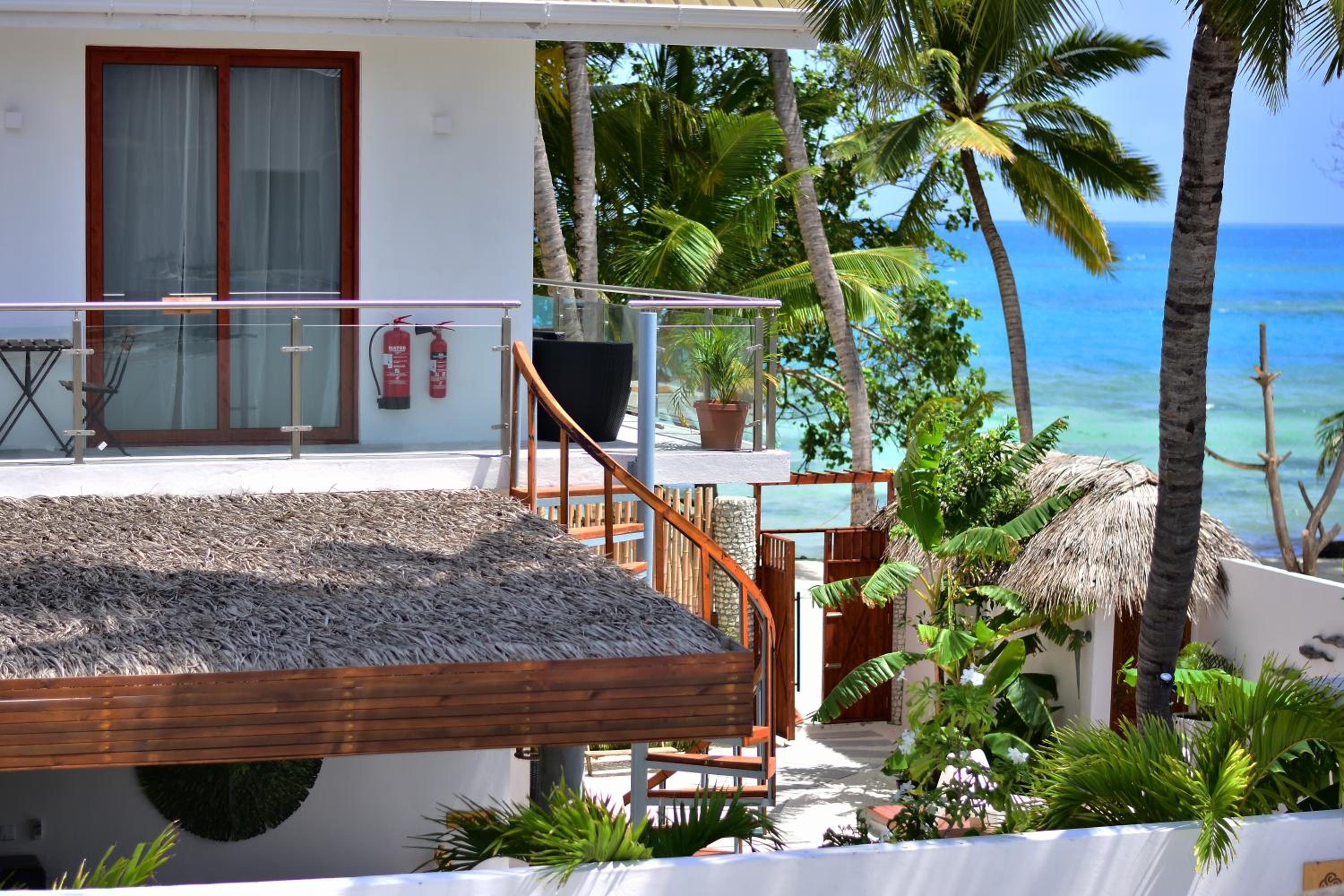 Veli Vilaa Dhiffushi - Beachfront