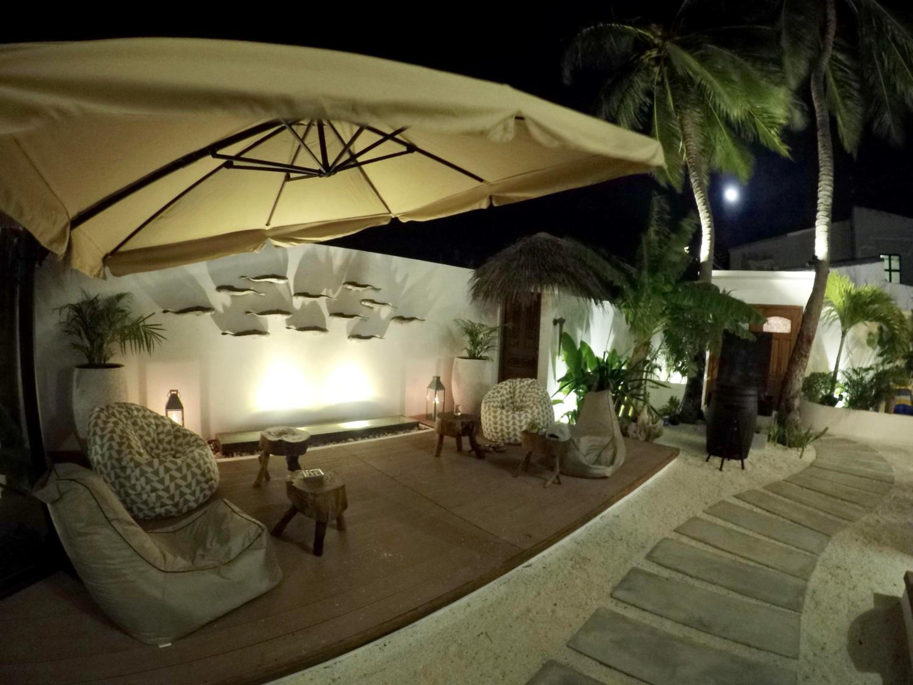 Veli Vilaa Dhiffushi - Beachfront