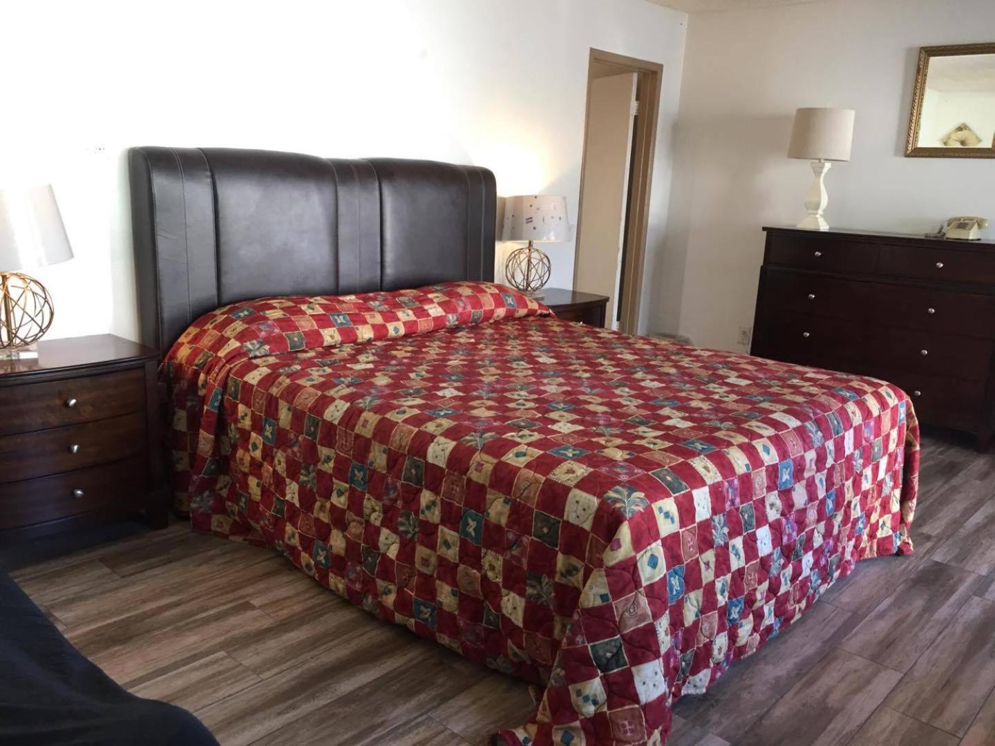 King Lodge Motel - Property Image 3