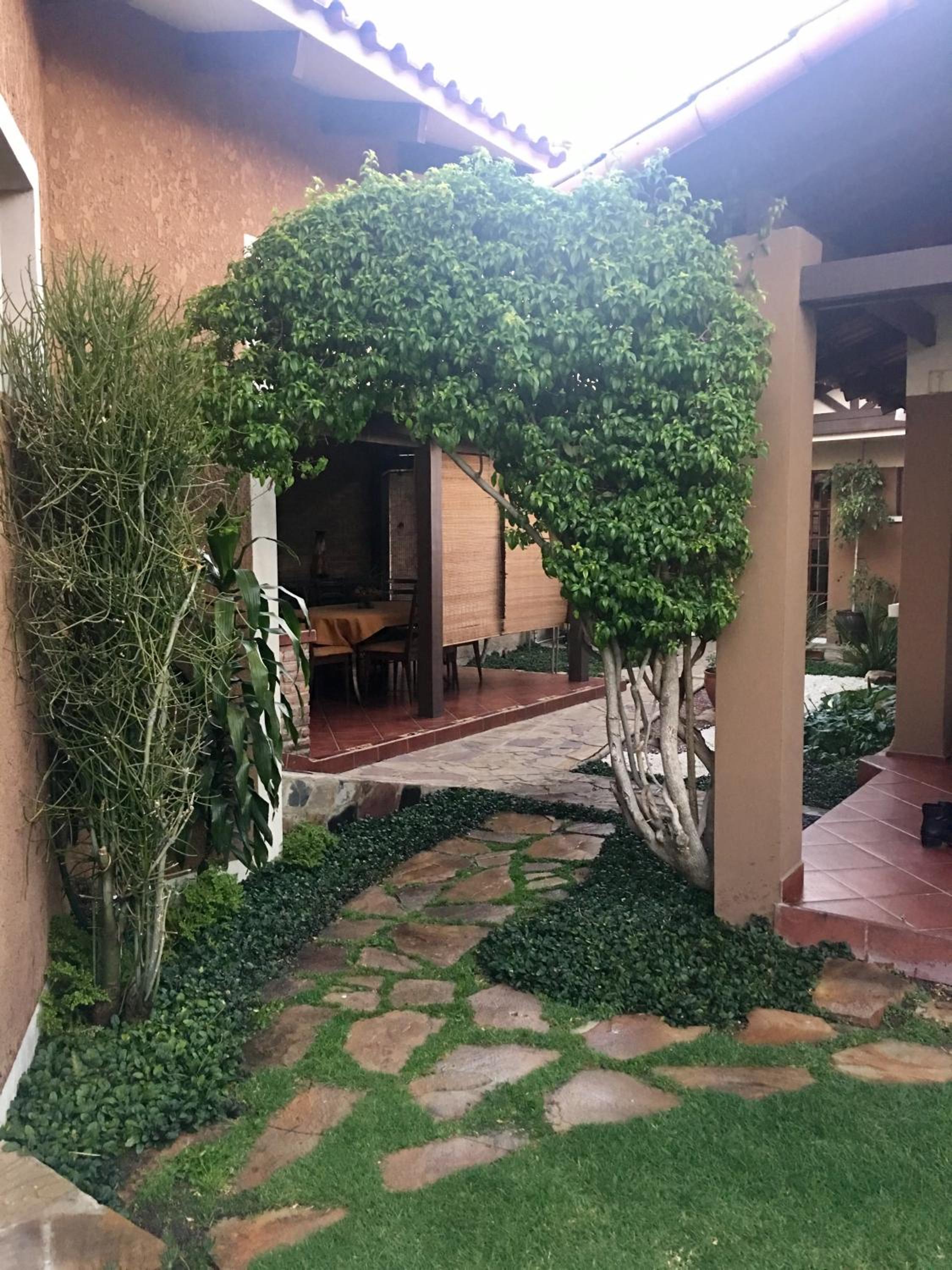 Apartamento con jardin