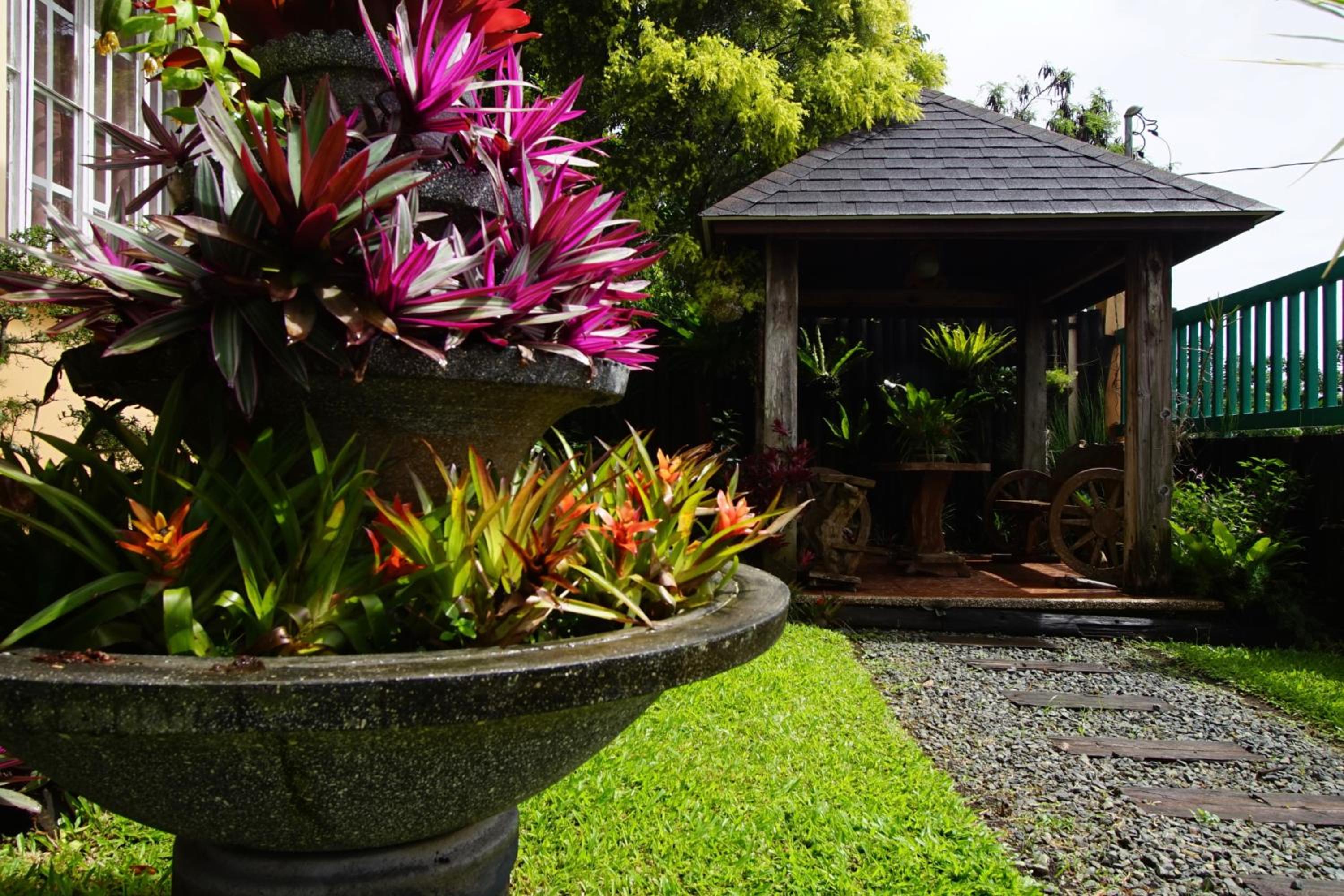 Charming Tagaytay Vacation Home, Tagaytay - 16