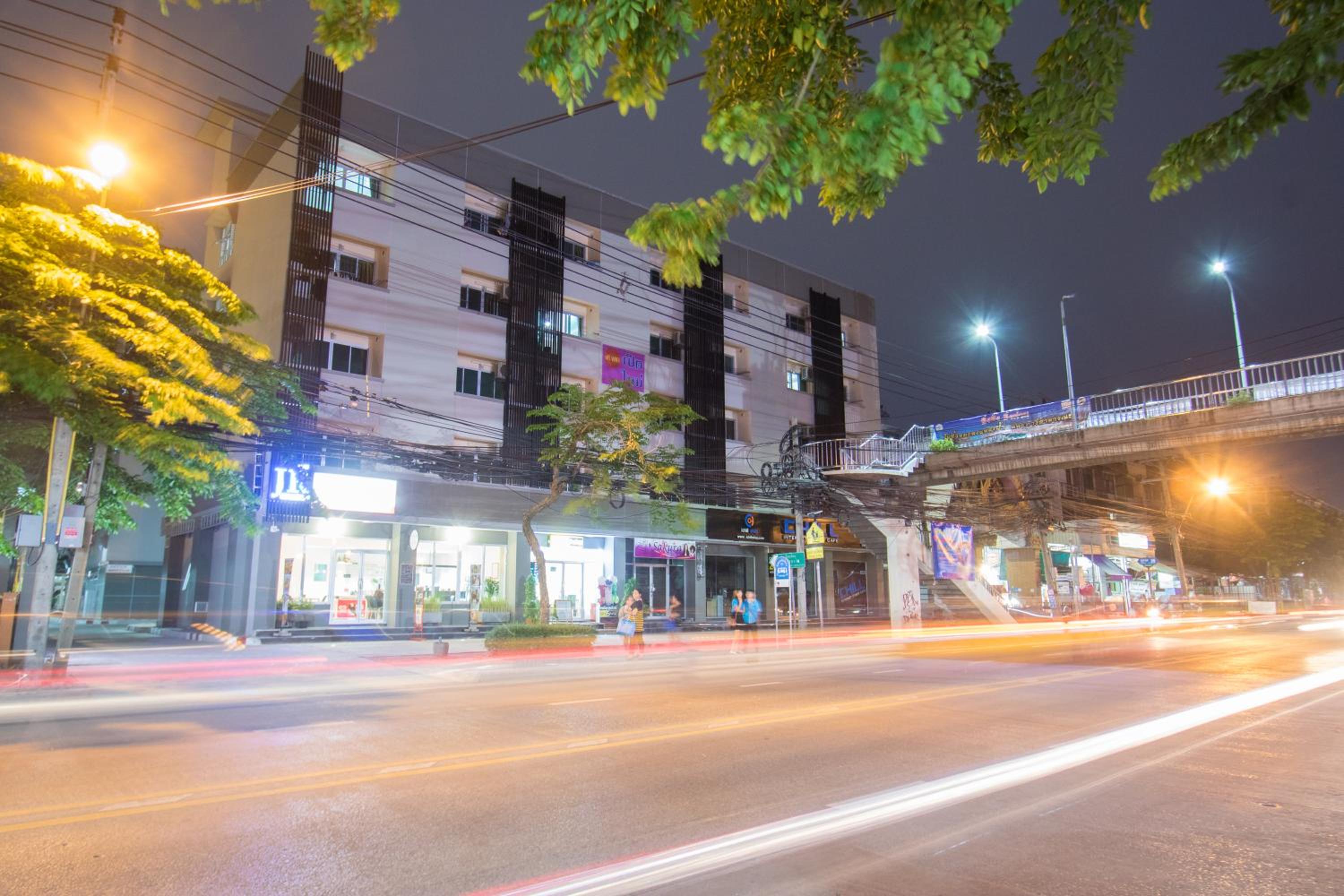 Jr Mansion On Nut Soi 25