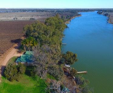Mundic Waterfront Cottages