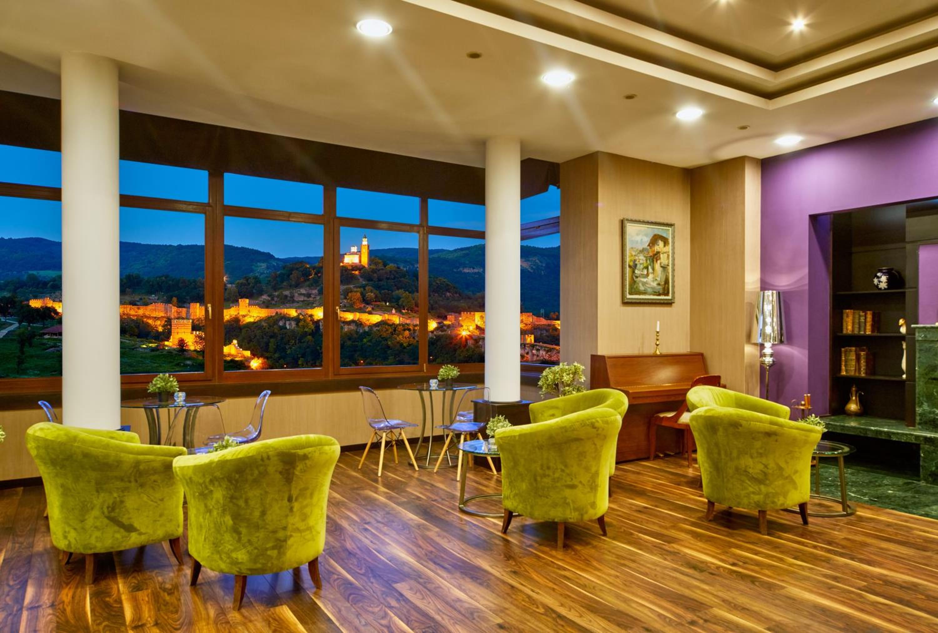 Hotel Yantra Grand Hotel - Image 1