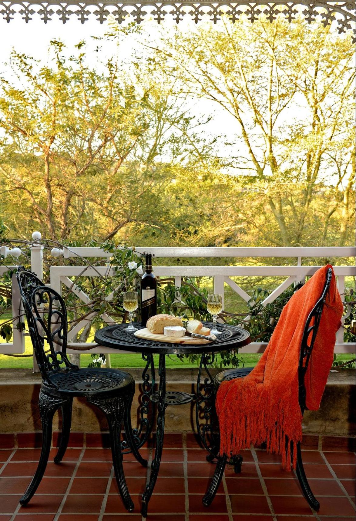 The Woodpecker Inn