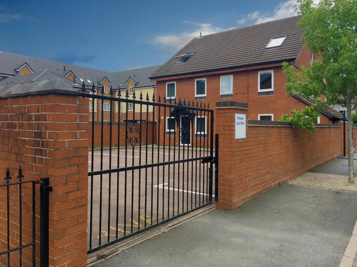 Walsall Vacations - Phoenix House Apartments - Property Image 1