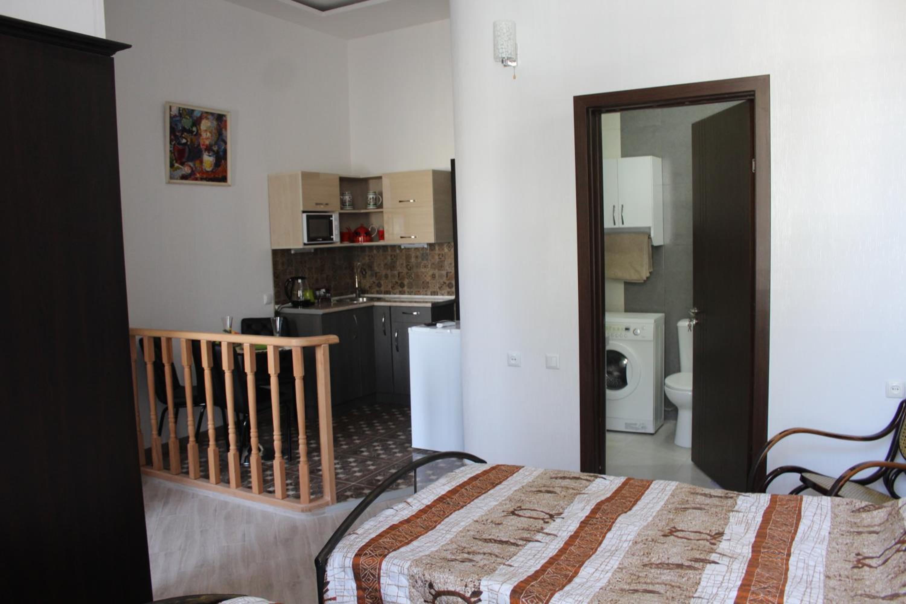 Guest House on Gia Abesadze Street view 4