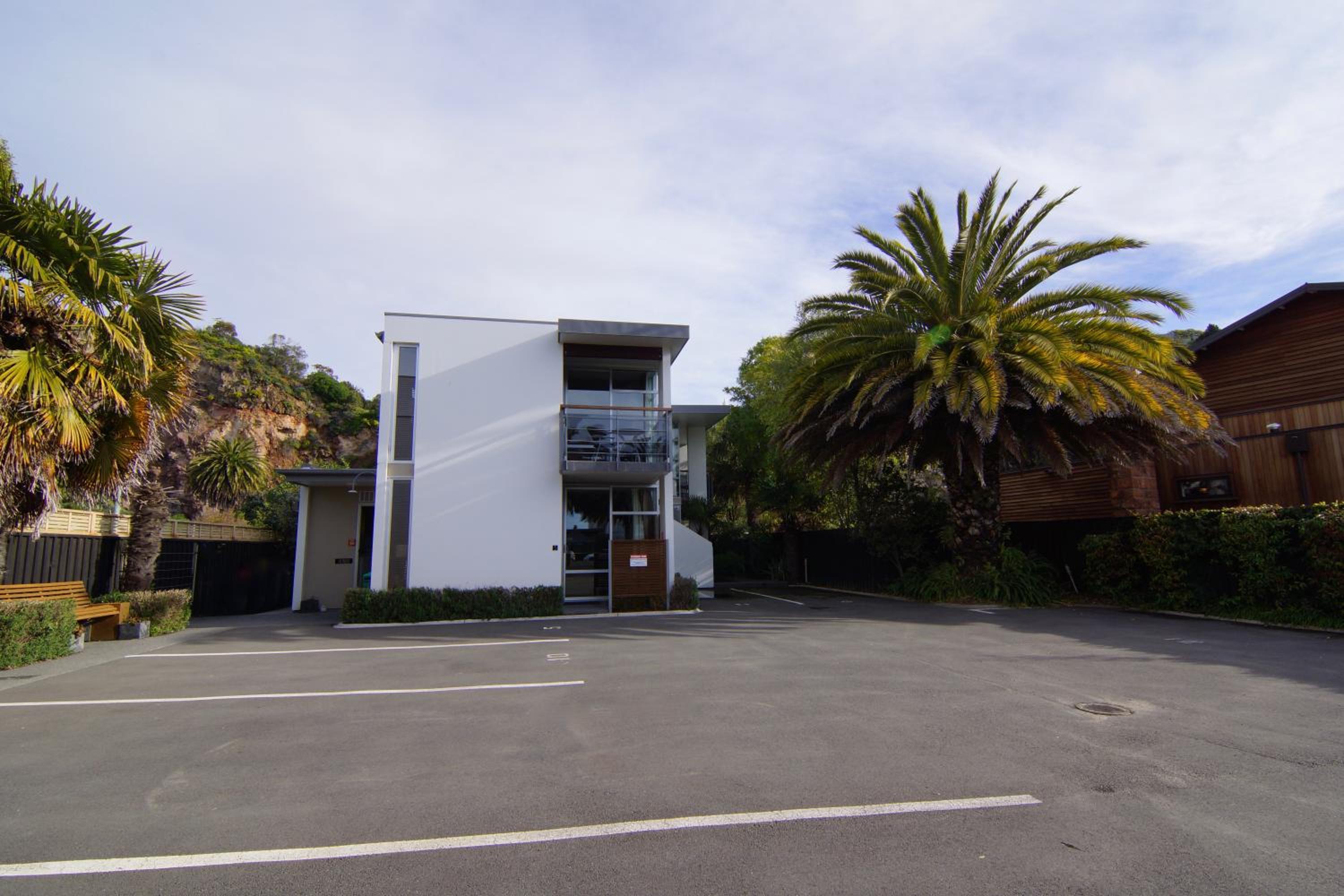 Sumner Bay Motel