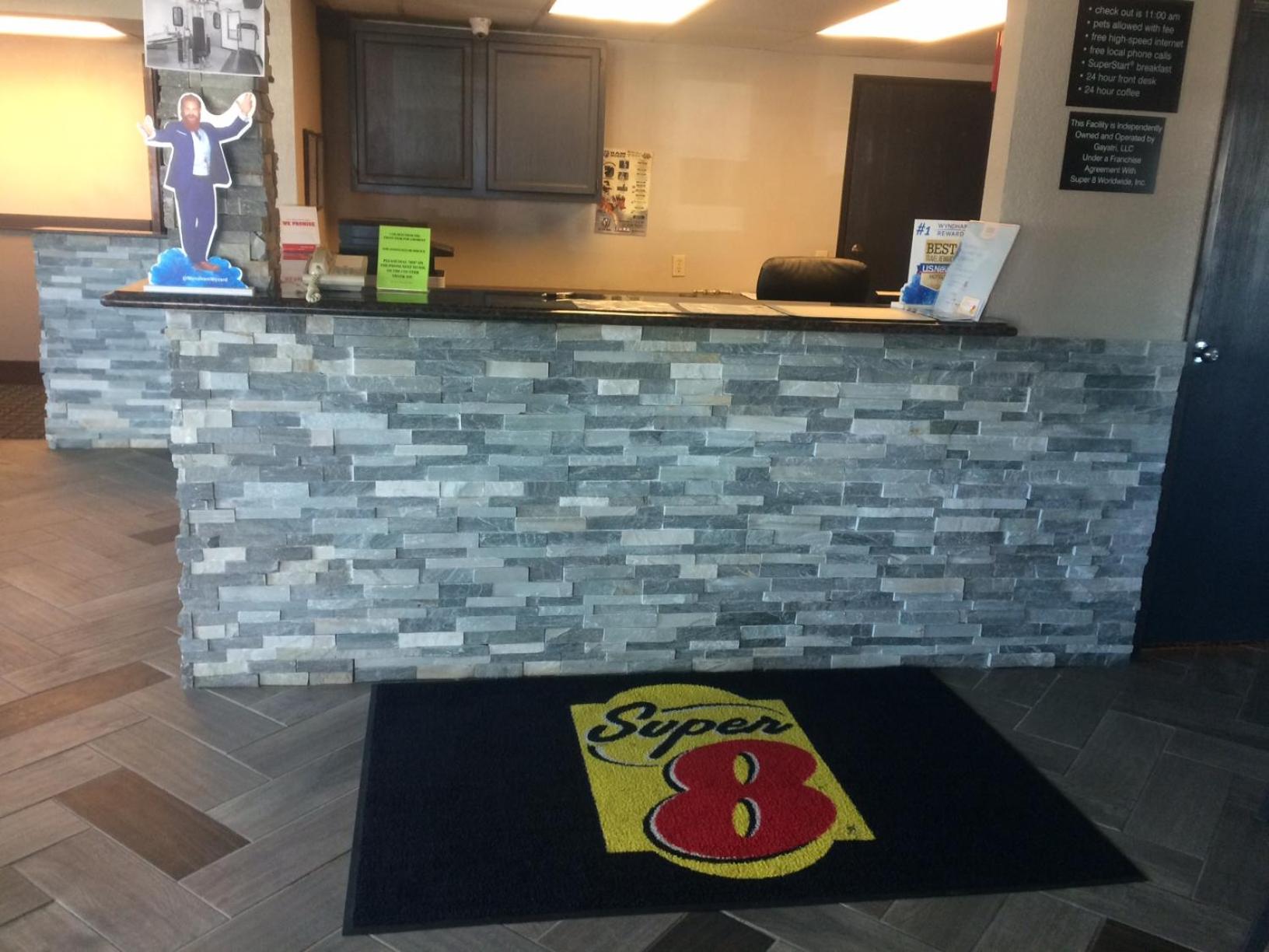 Super 8 by Wyndham Fort Madison - Property Image 13