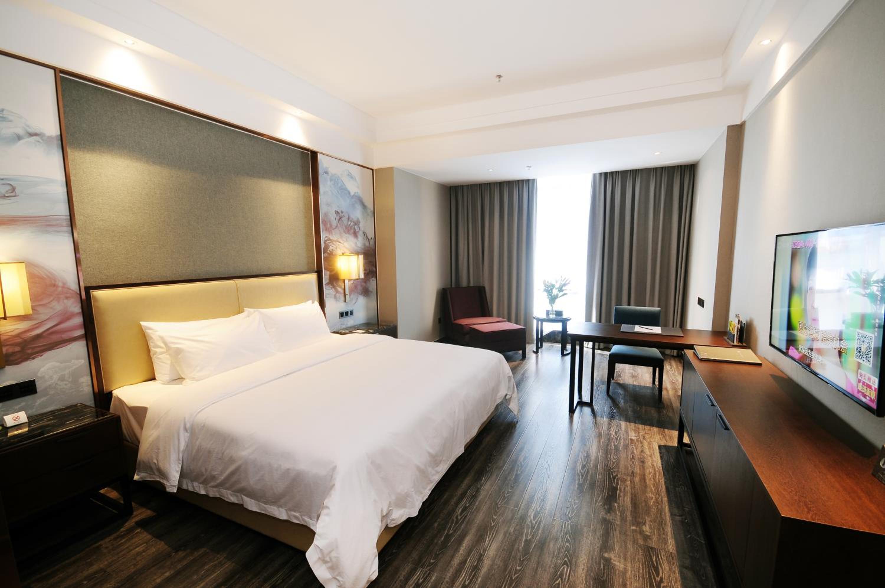 Airport Jianguo Hotel