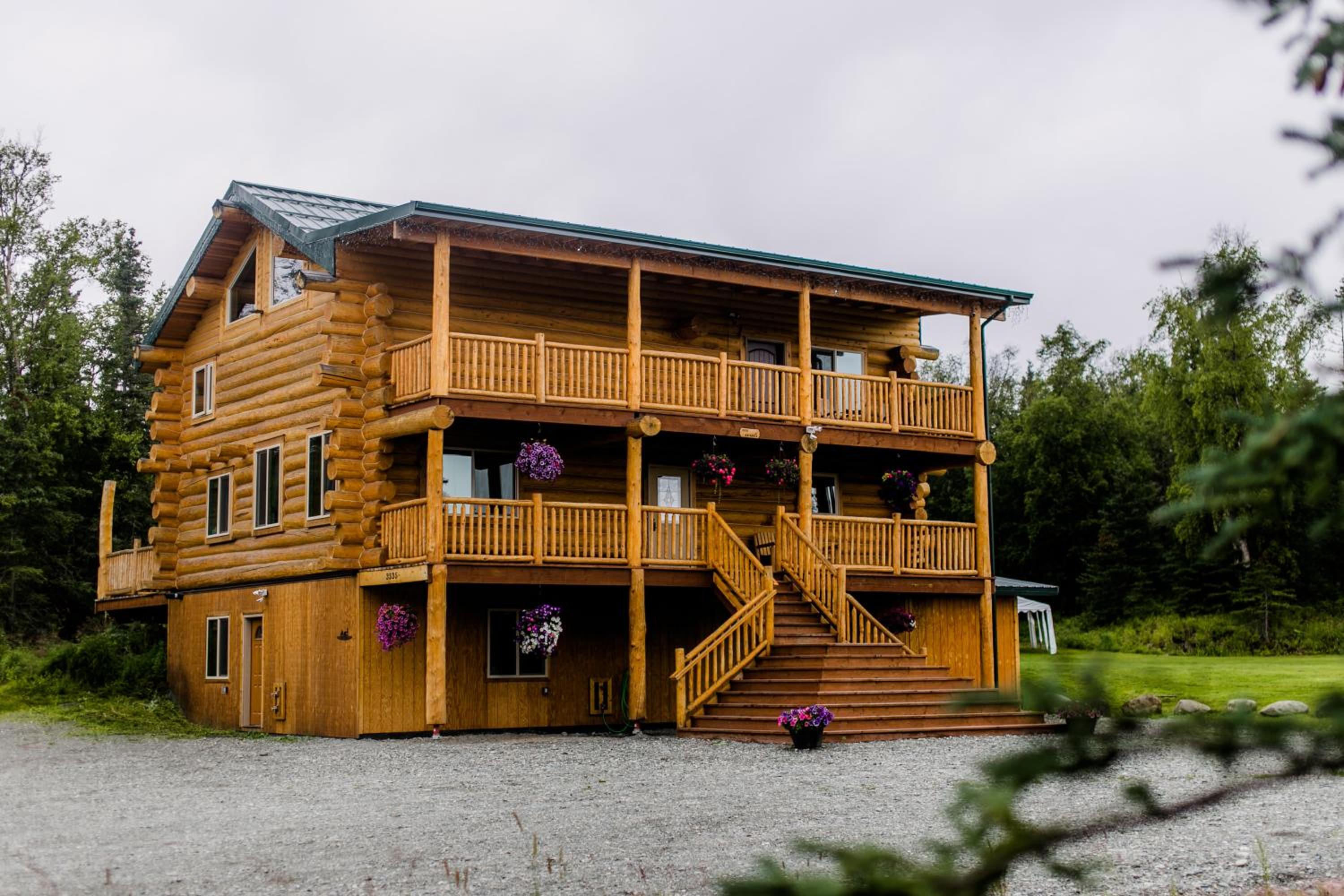 Hotel Alaska Knotty Pine B&B - Image 1