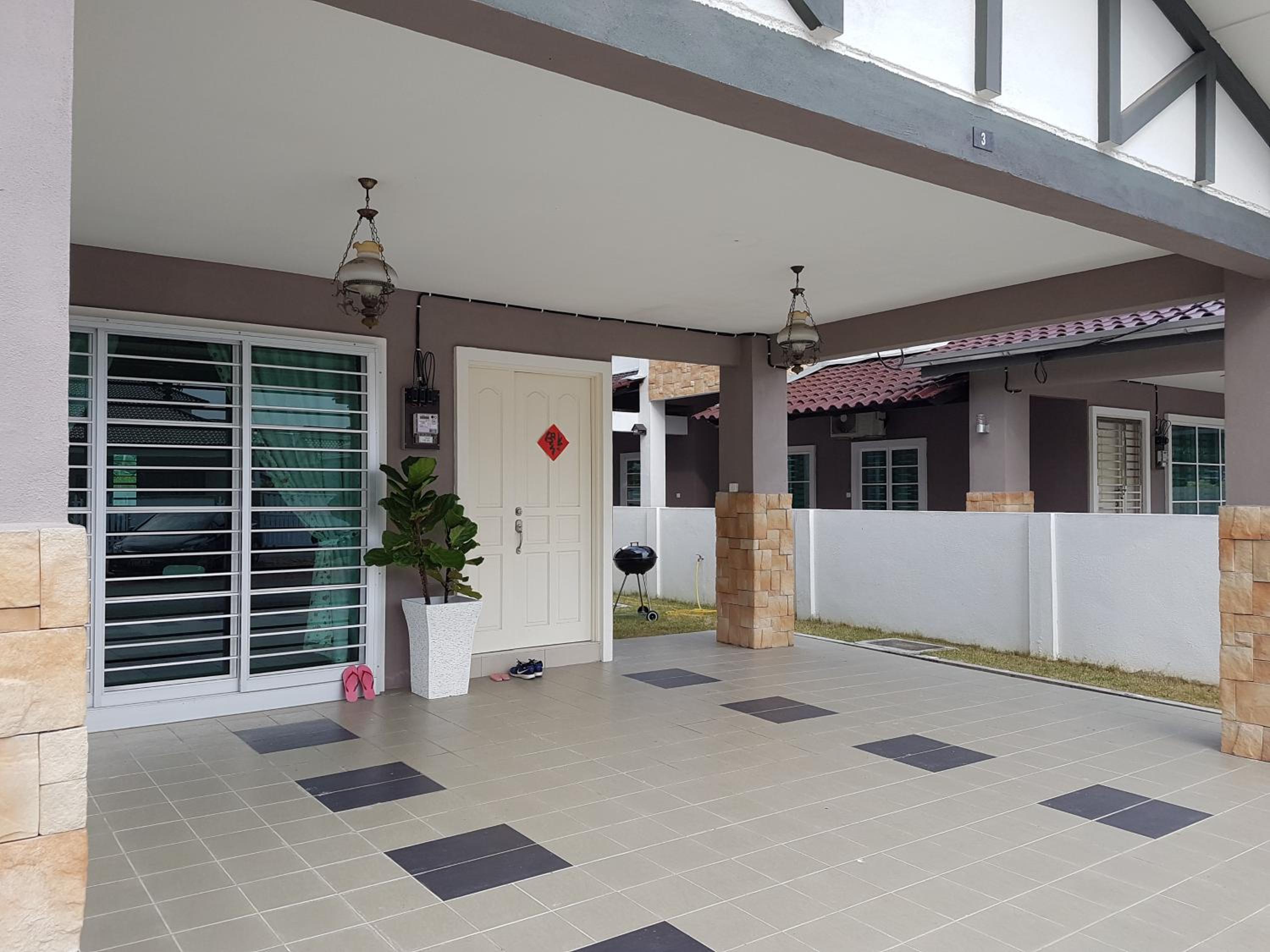 Sitiawan Homestay Entire Semi D house