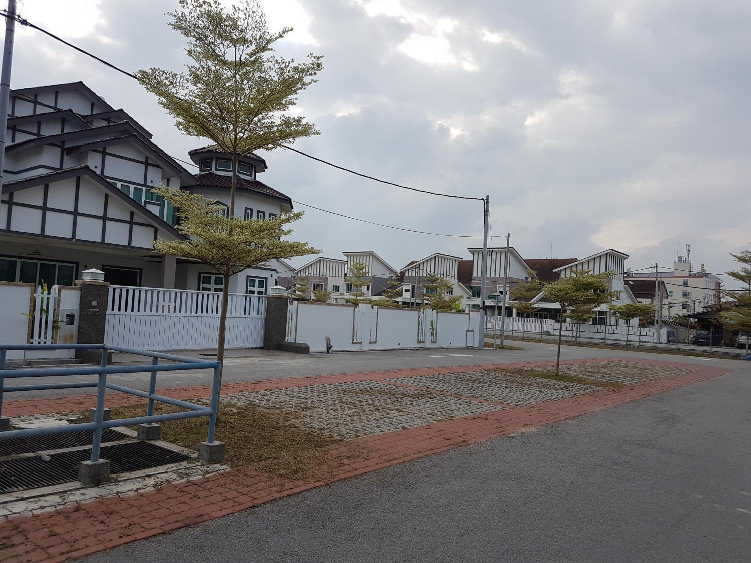 Sitiawan Homestay Entire Semi D house