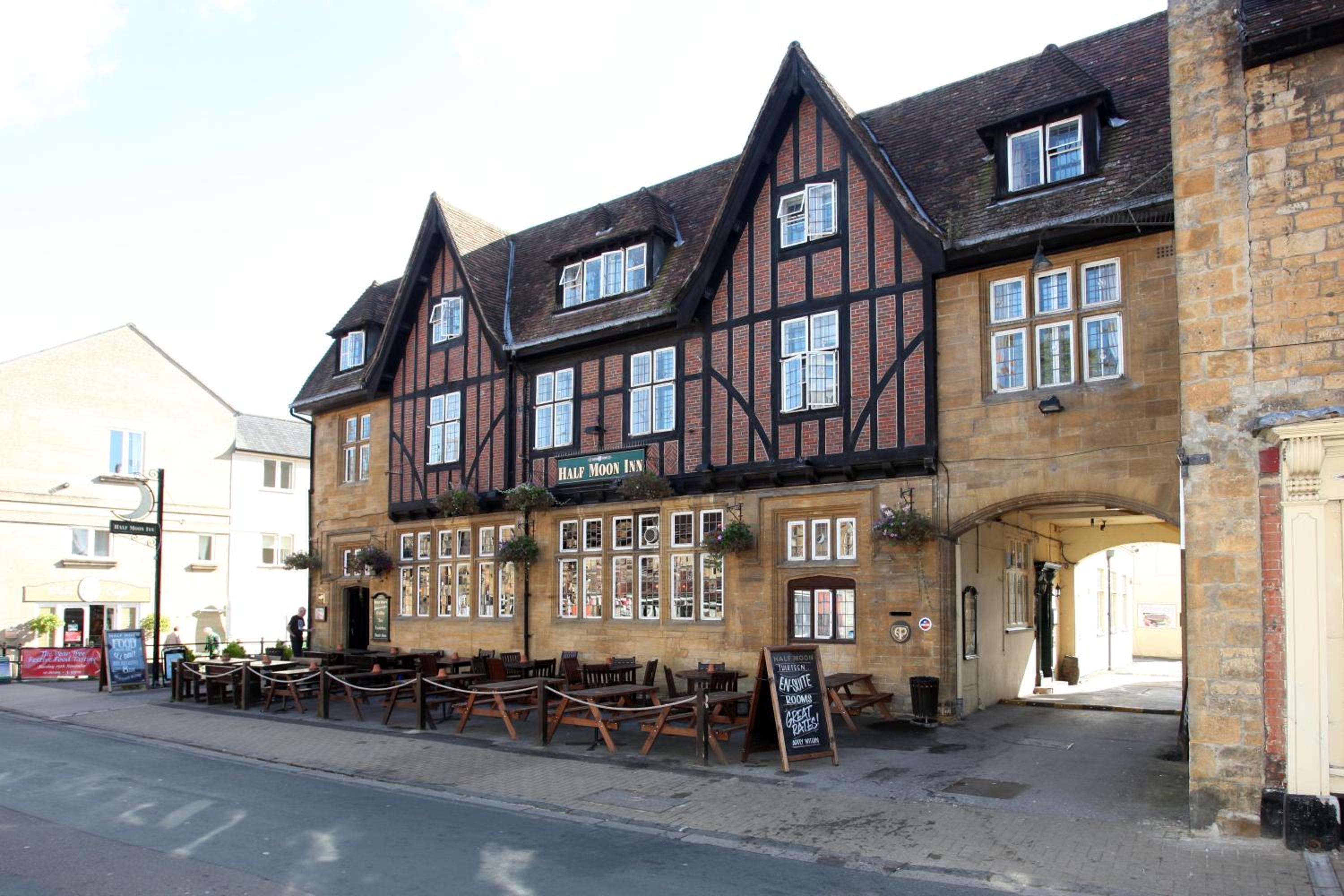 Sherborne Vacations - Half Moon, Sherborne by Marston's Inns - Property Image 1