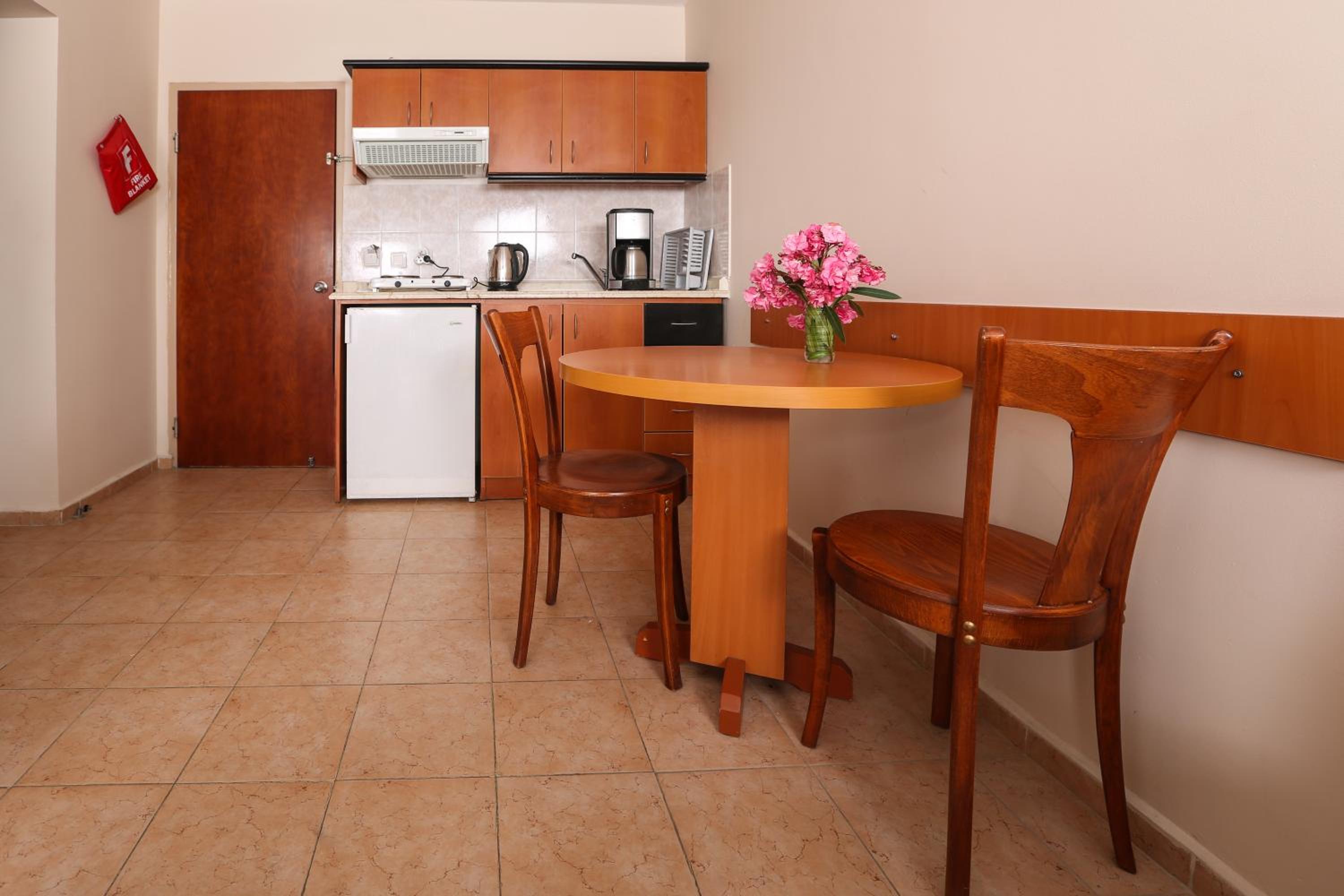 Tuntas Family Suites Kusadasi - Image 18