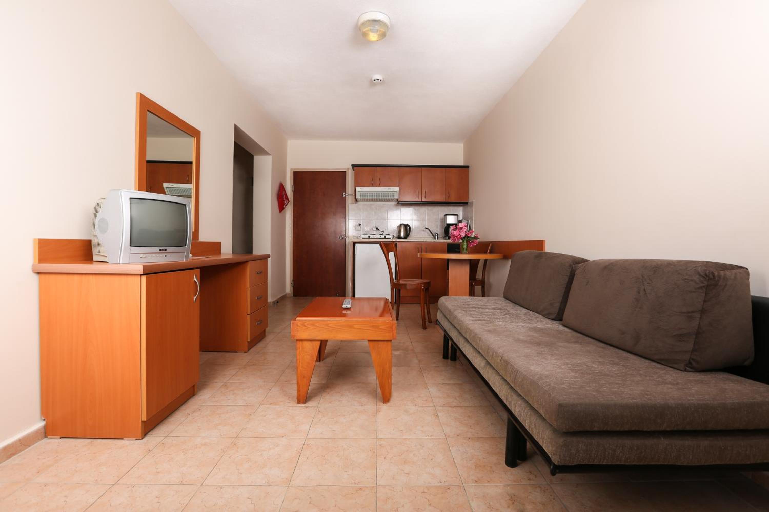 Tuntas Family Suites Kusadasi - Image 19