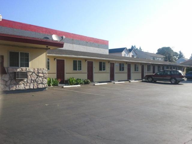 Aaron Motel view 2