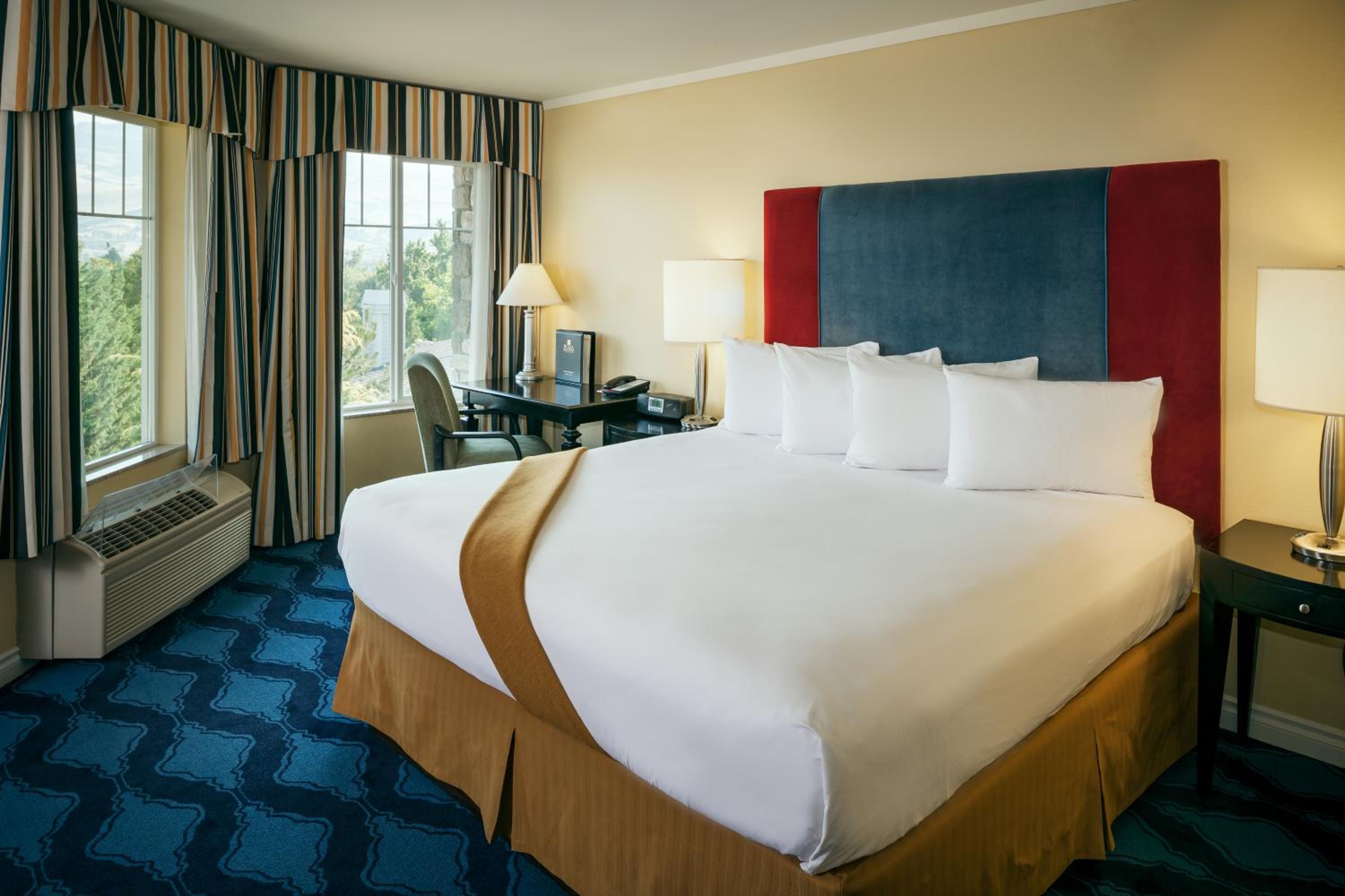 Ashland Vacations - Plaza Inn Suites at Ashland Creek - Property Image 9