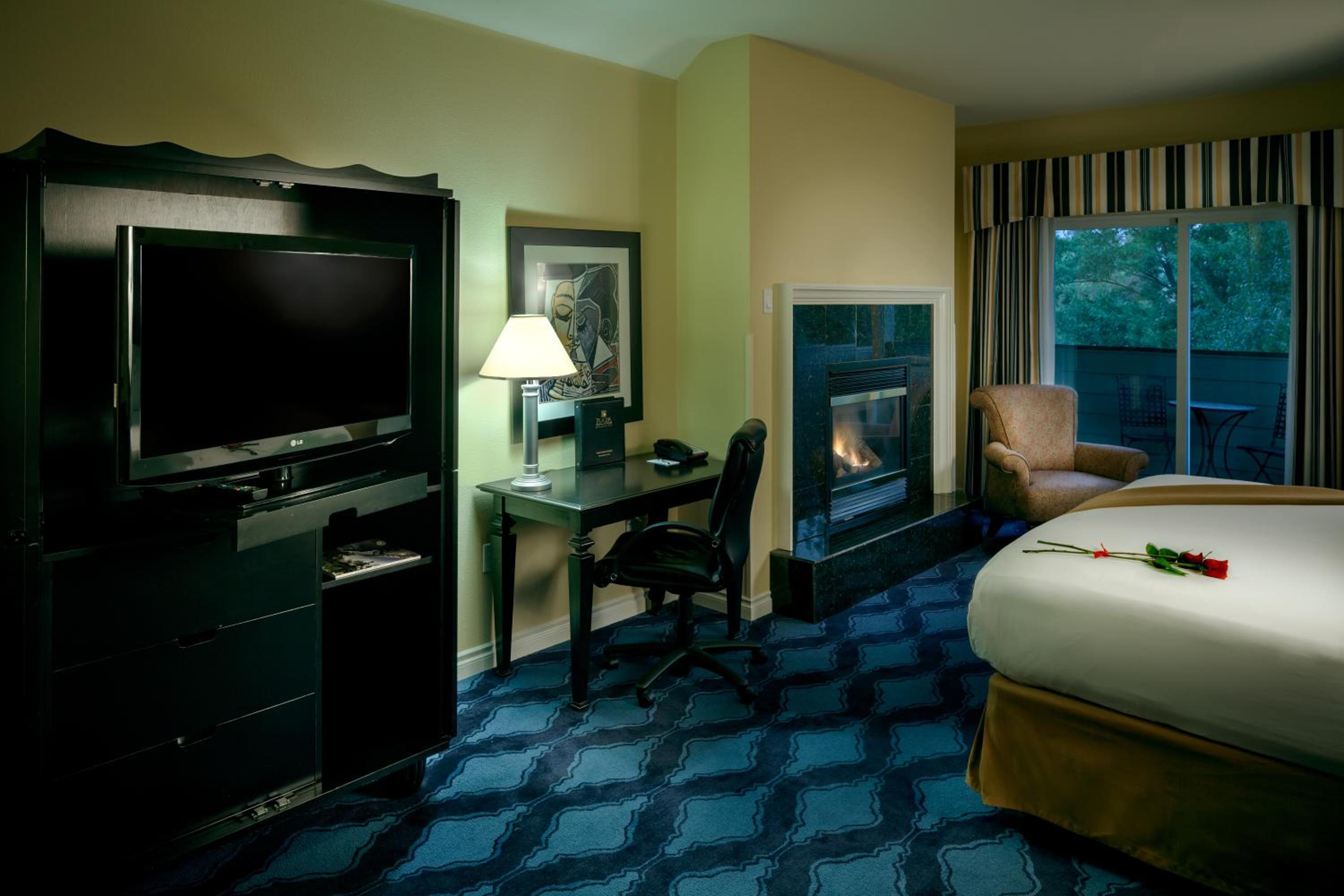 Ashland Vacations - Plaza Inn Suites at Ashland Creek - Property Image 7
