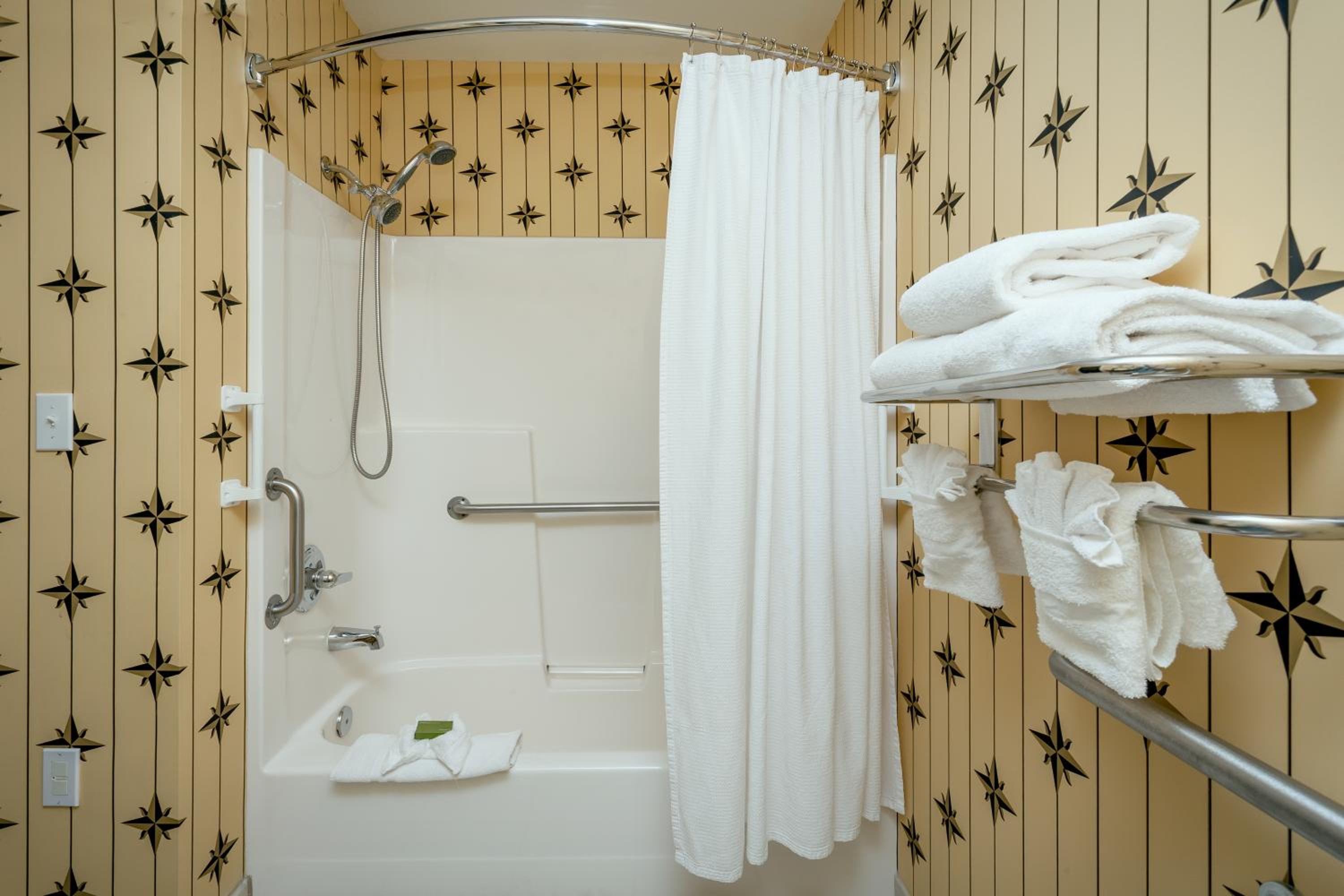 Ashland Vacations - Plaza Inn Suites at Ashland Creek - Property Image 10