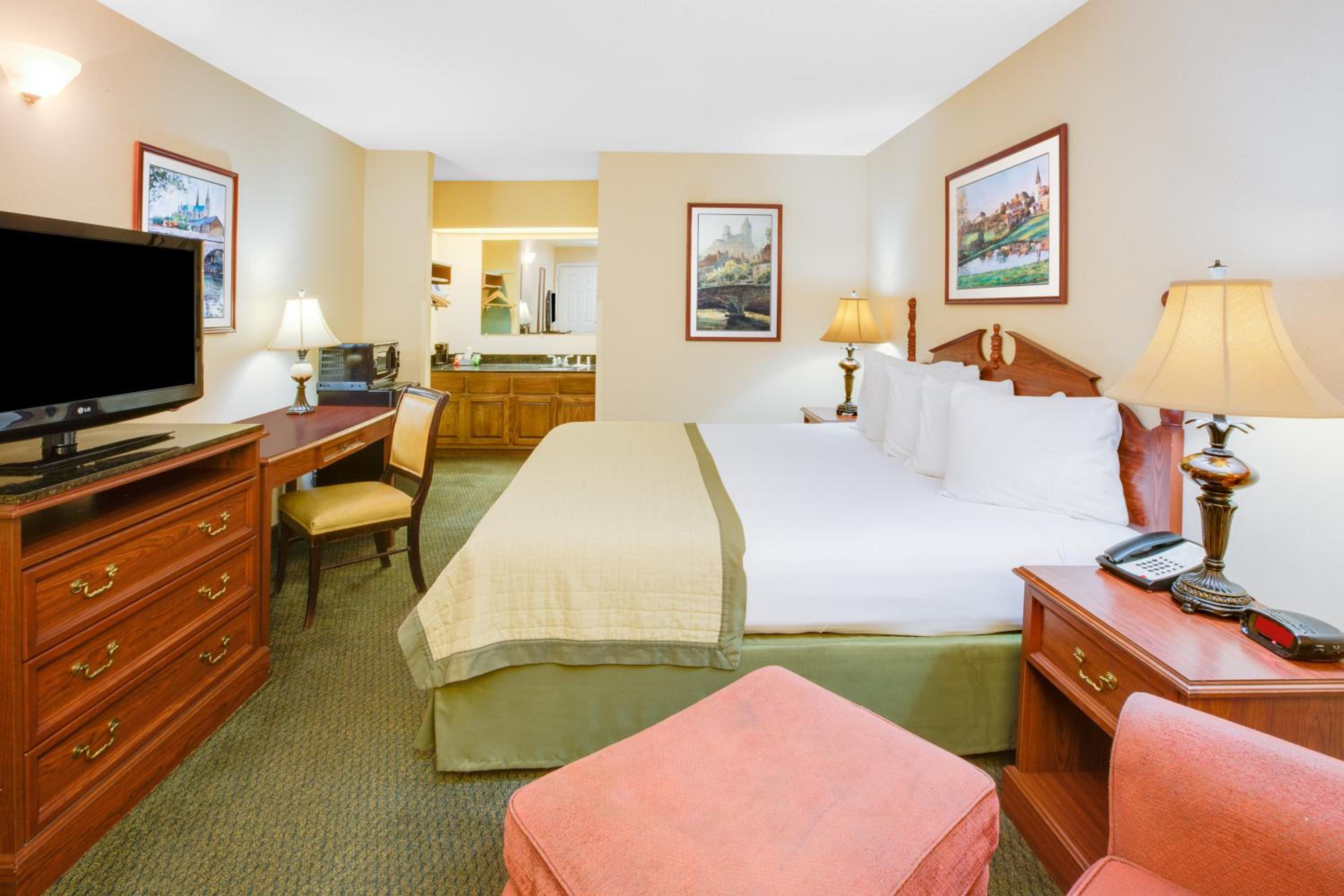 Baymont by Wyndham Ozark view 2