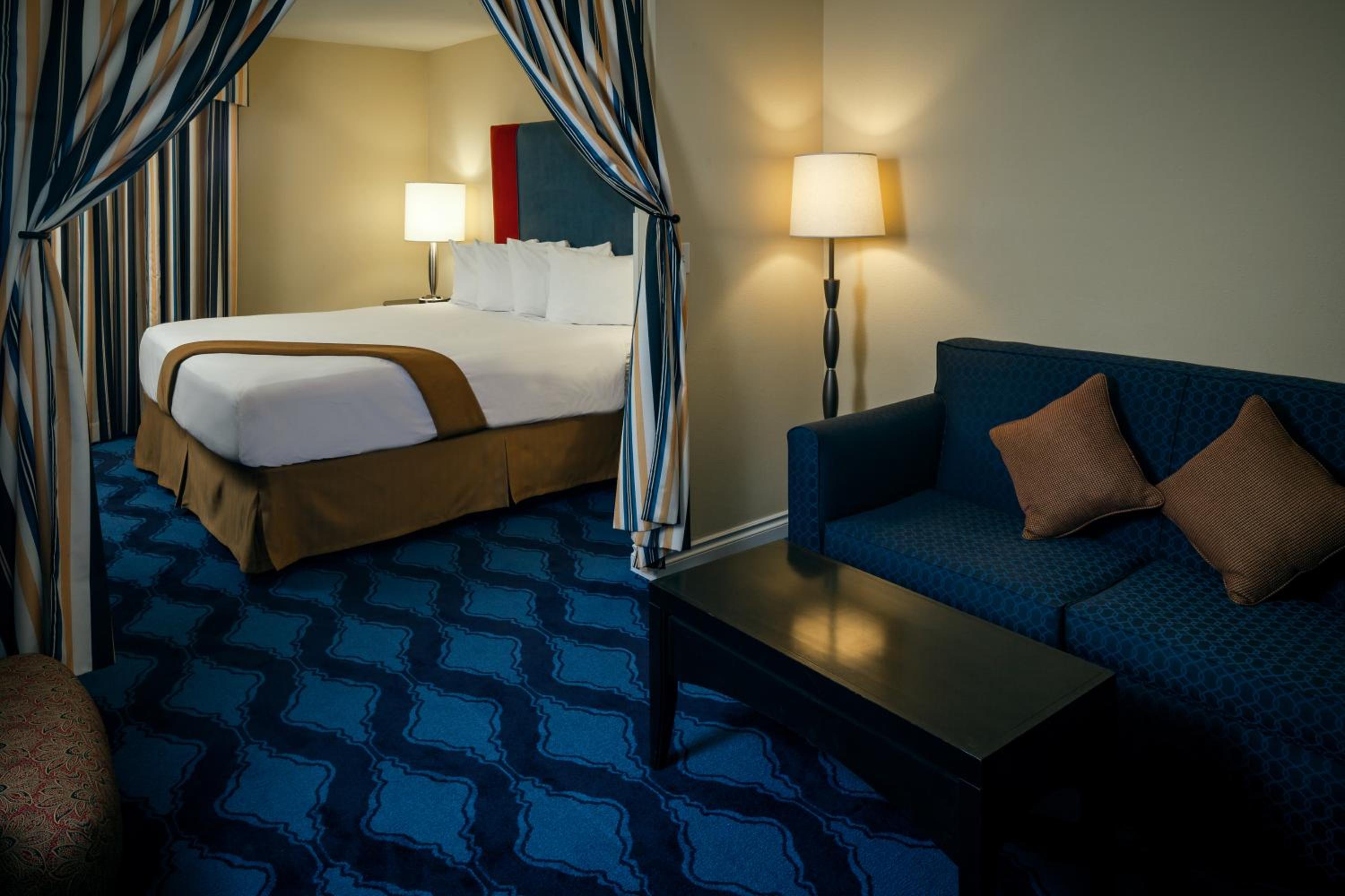 Ashland Vacations - Plaza Inn Suites at Ashland Creek - Property Image 1