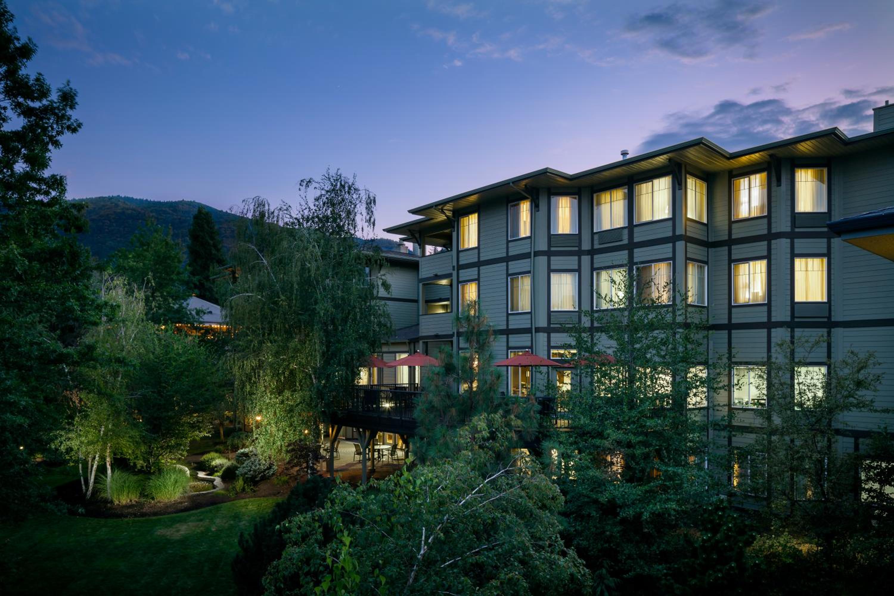 Ashland Vacations - Plaza Inn Suites at Ashland Creek - Property Image 11