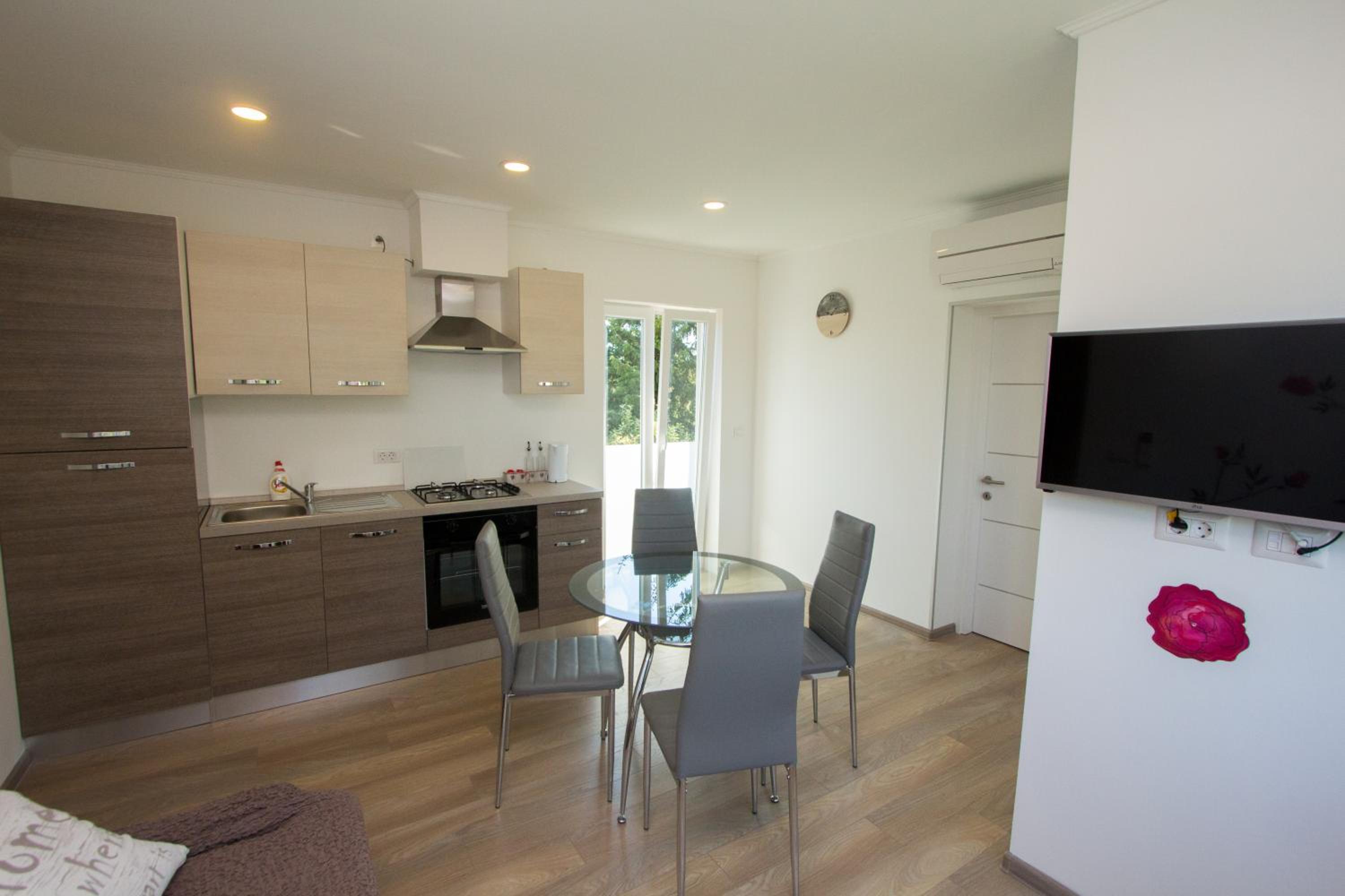 Apartment Krista Tinjan view 4