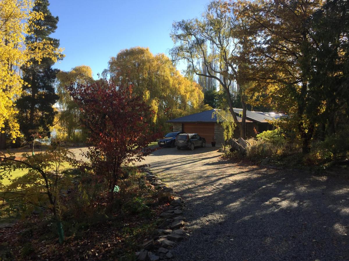 Hotel Lye Bow Lake Suite - Image 1