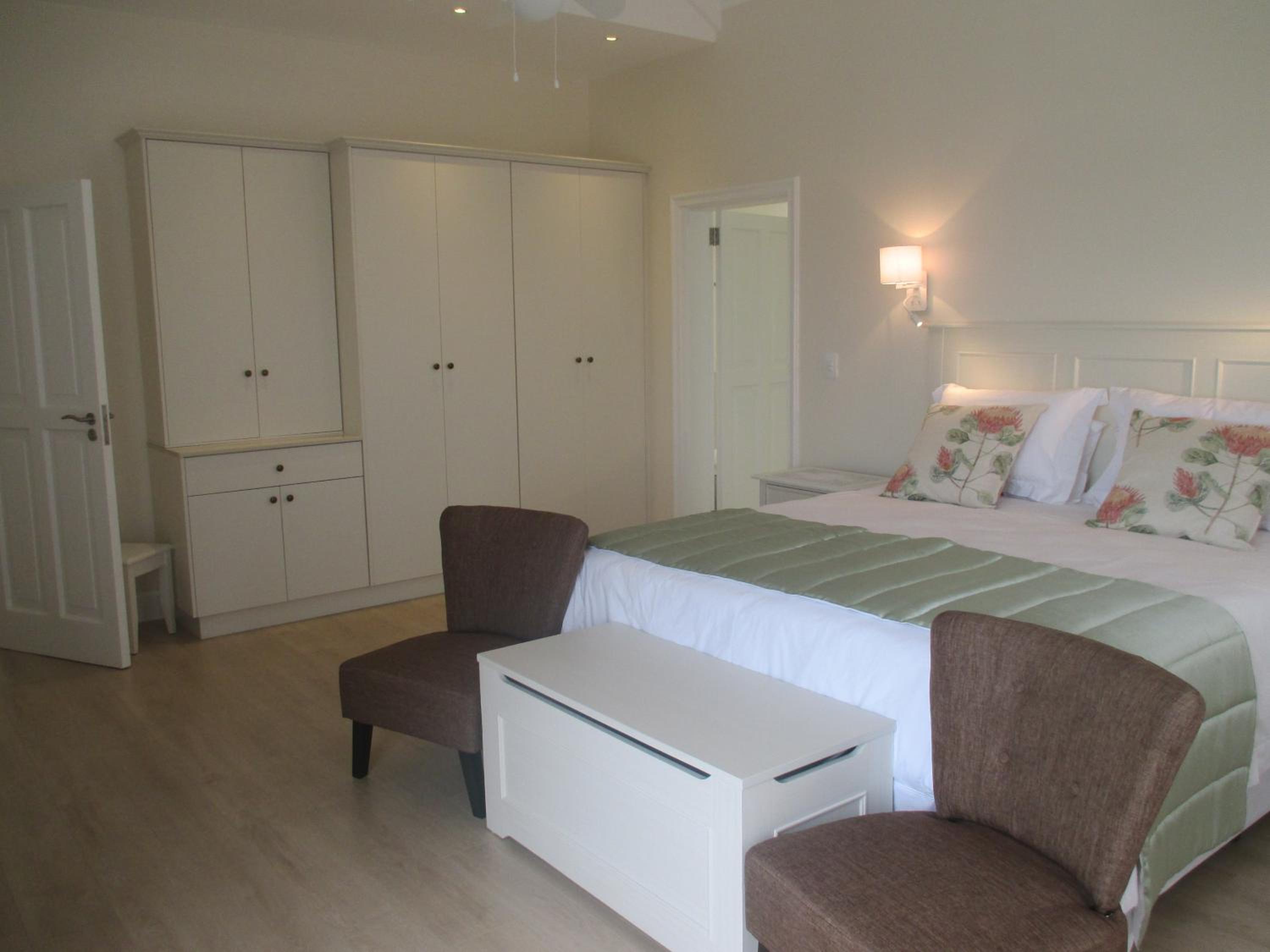 Westhill Guesthouse, Balcony with lagoon view, pool, close to centre, quiet view 5