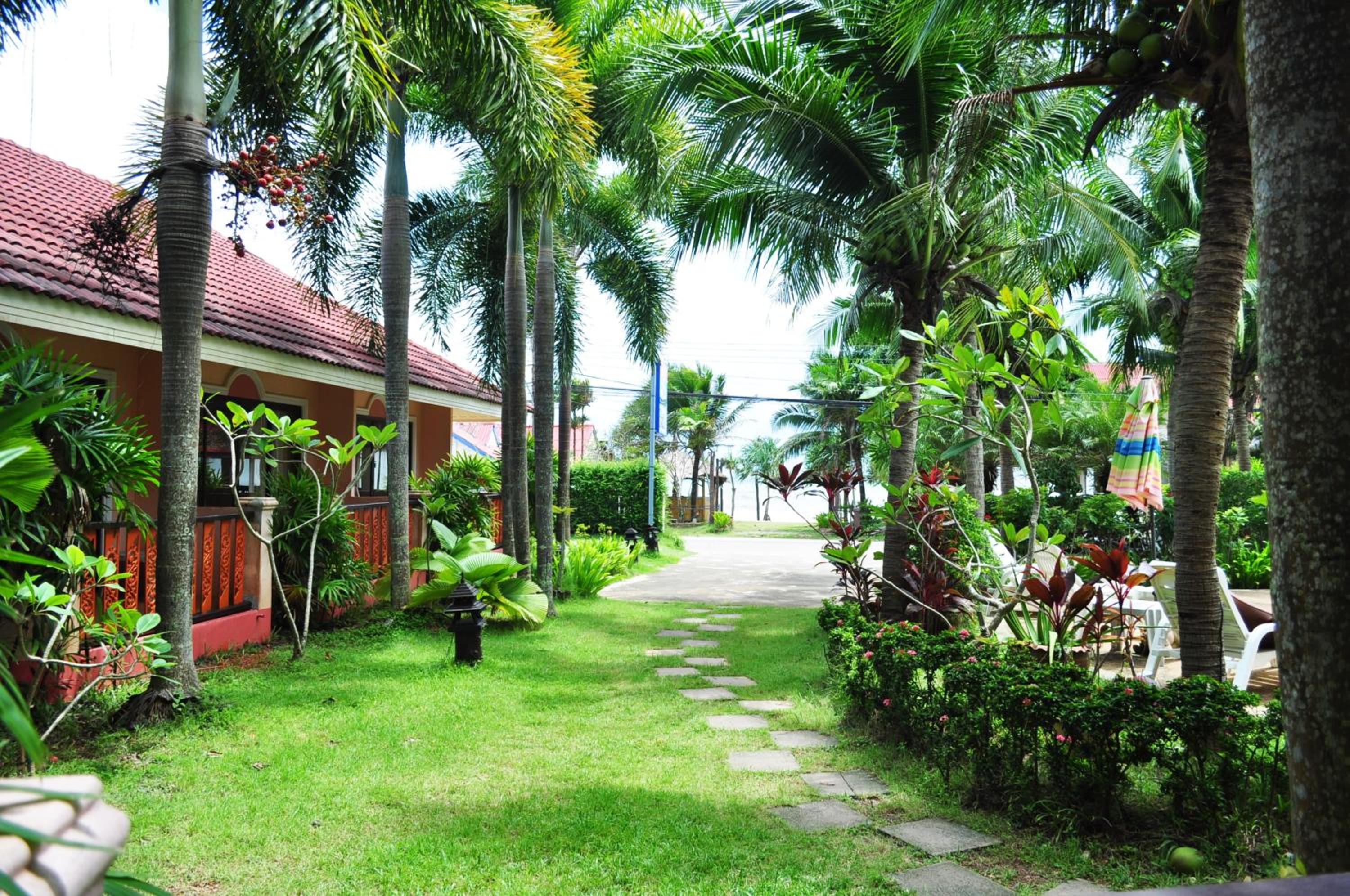 Lanta Seafront Resort