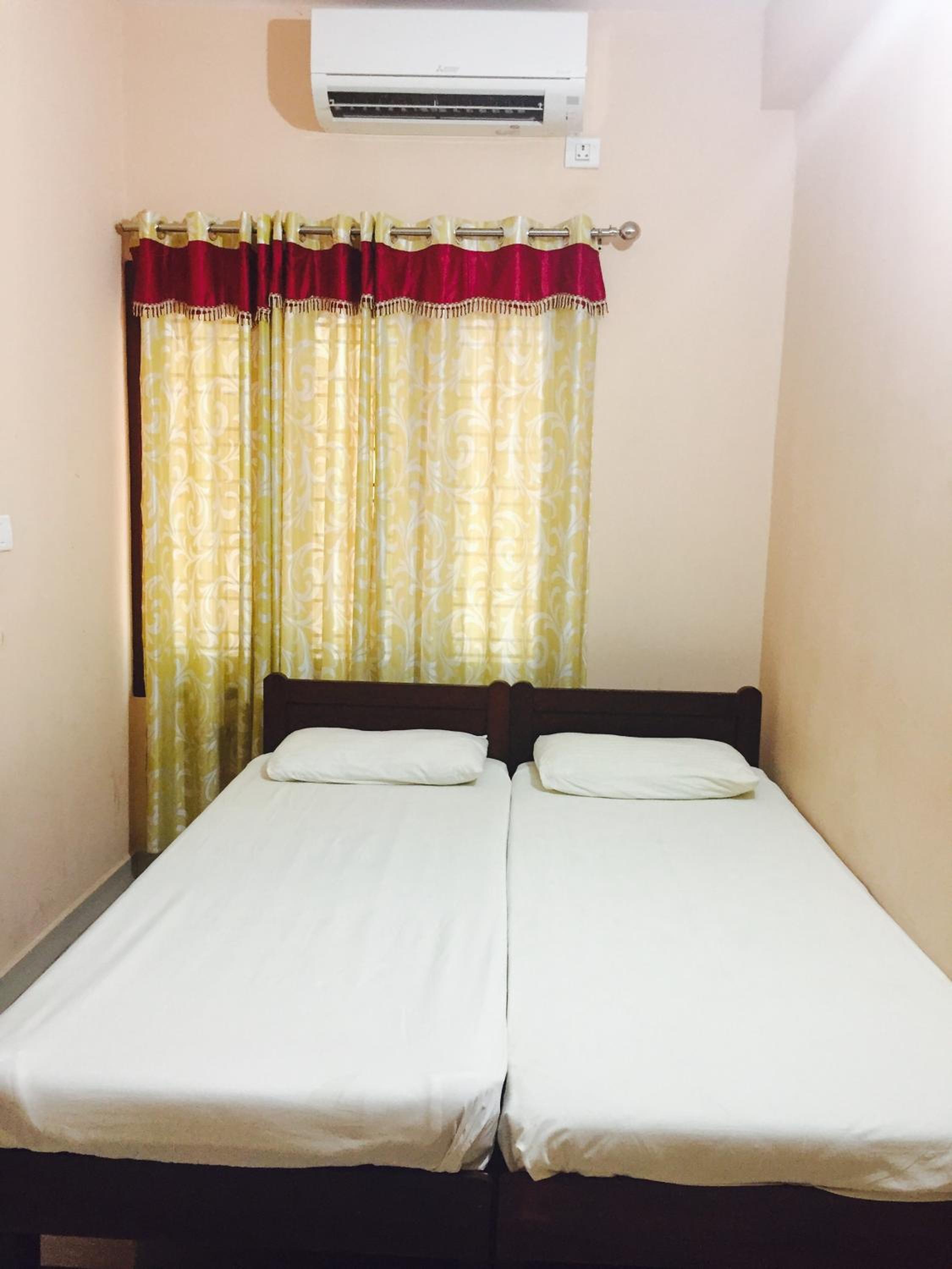 Cochin Vacations - Mega Tourist Home Palarivattom - Property Image 11
